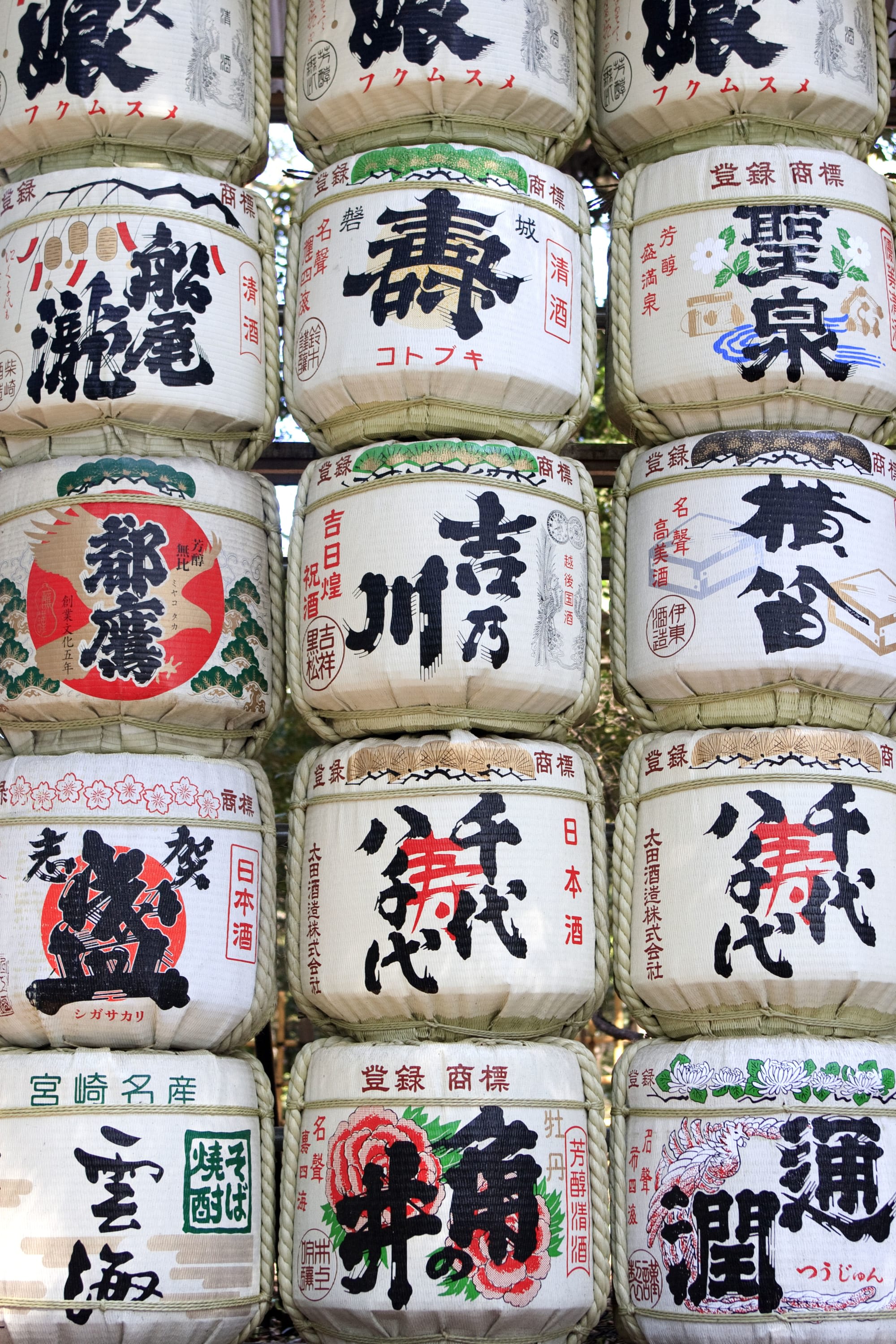Große Japanreise mit dem Zug ab Tokio: Japan Sake Fässer