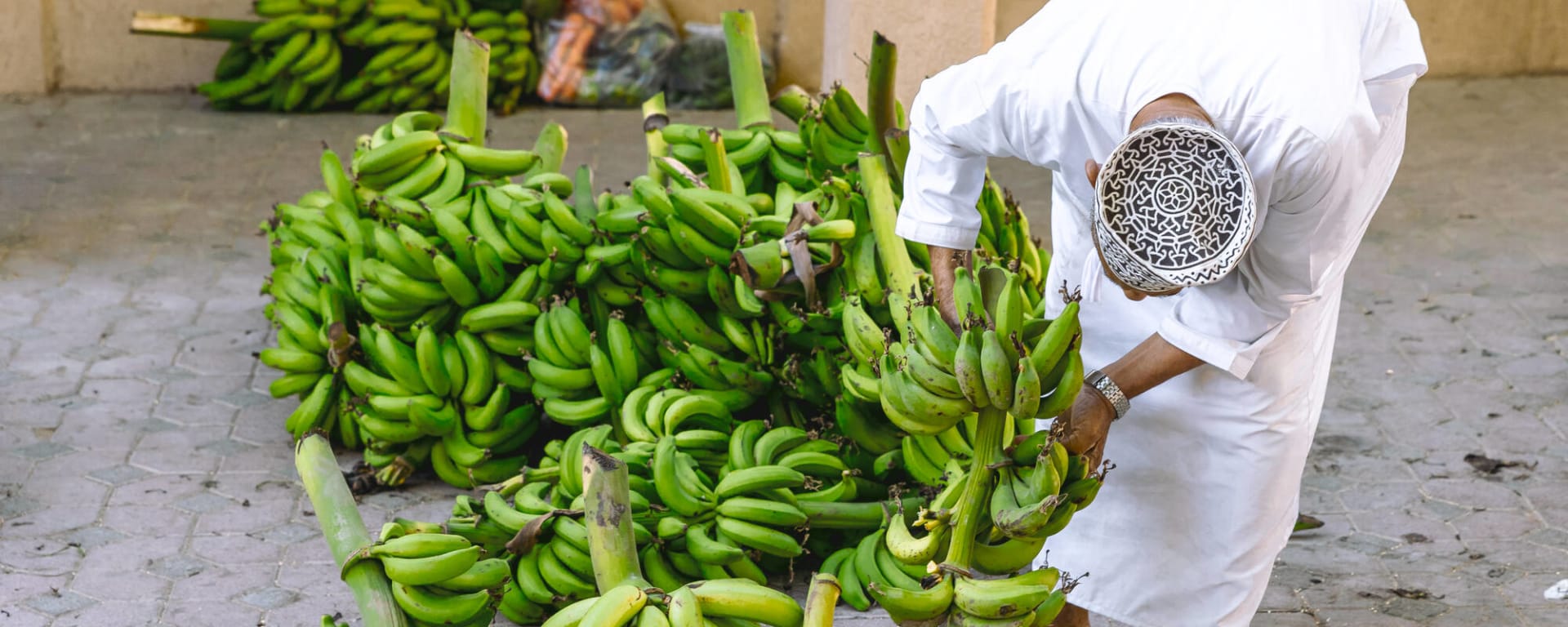 Wandern im Sultanat ab Muscat: Oman Nizwa Bananenverkauf