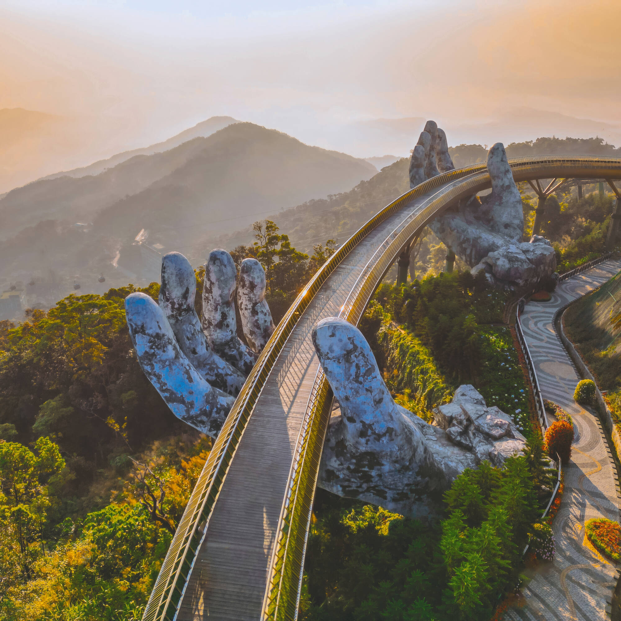 Vietnam Aktiv: Radfahren, Wandern und Paddeln ab Danang: Vietnam Danang Ba Na Berge Goldene Brücke