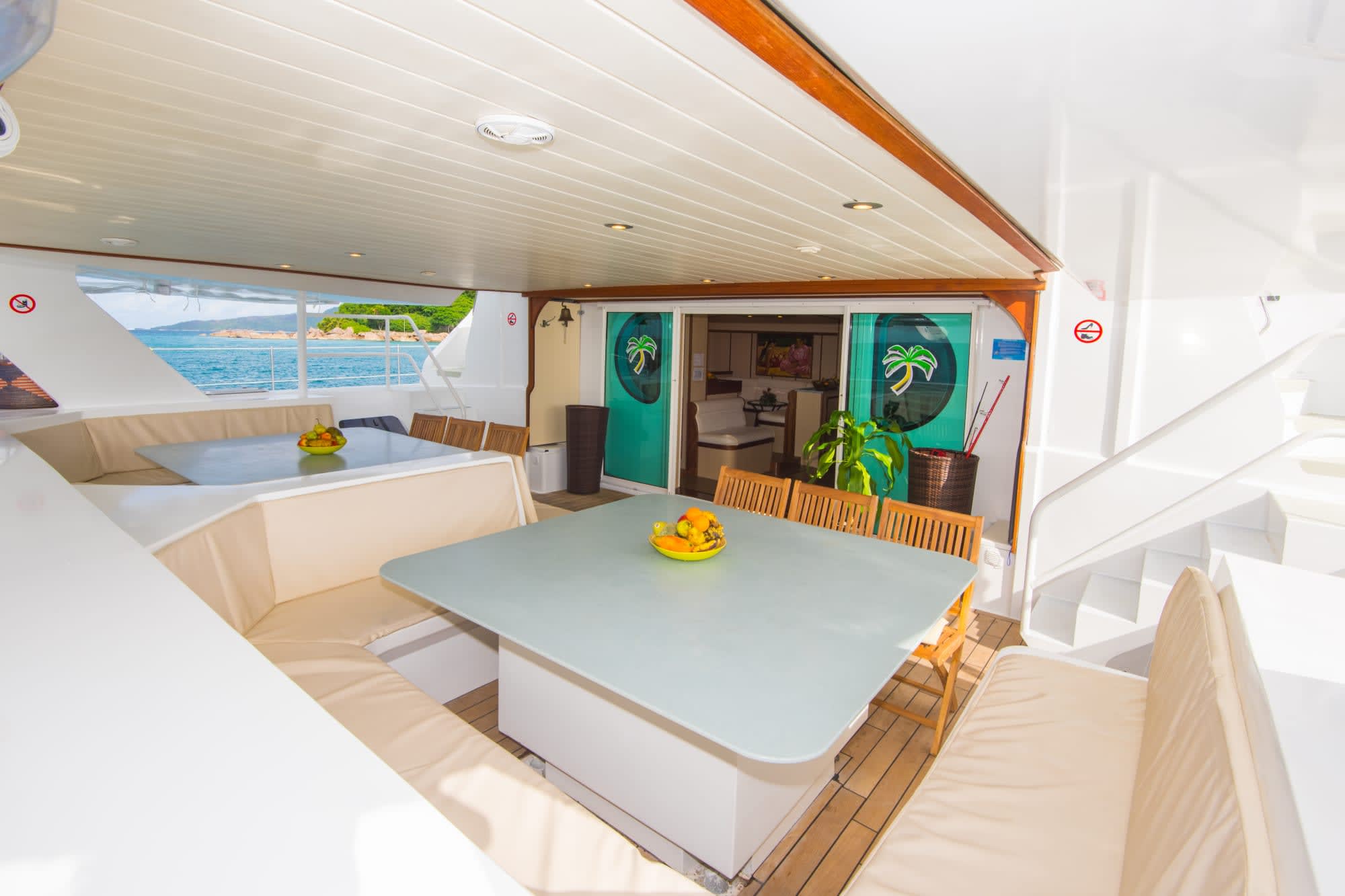 Cocktail Créole ab Mahé: Seychellen Katamaran Le Gauguin Cockpit
