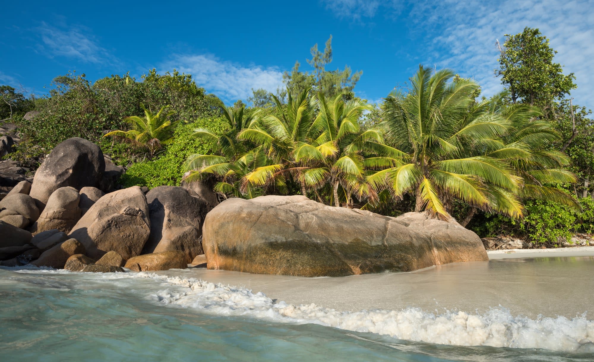 Cocktail Créole ab Mahé: Seychellen Strand Praslin