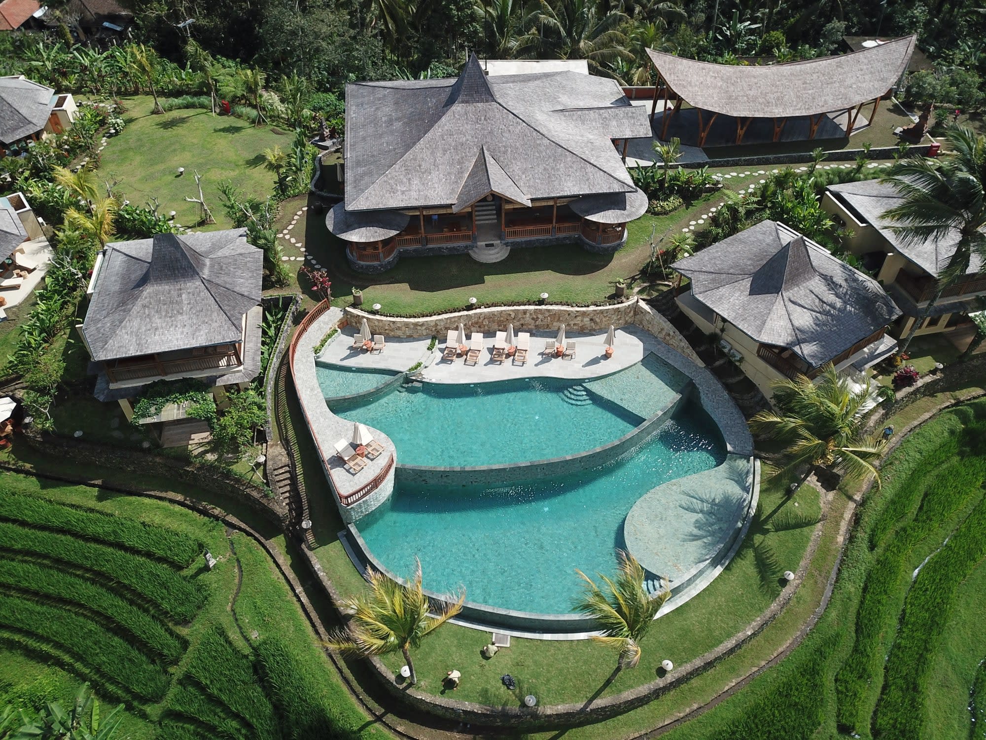 Natur & Kultur Tabanan ab Süd-Bali: exterior: Indonesien Bali Puri Dajuma Terrace Pool