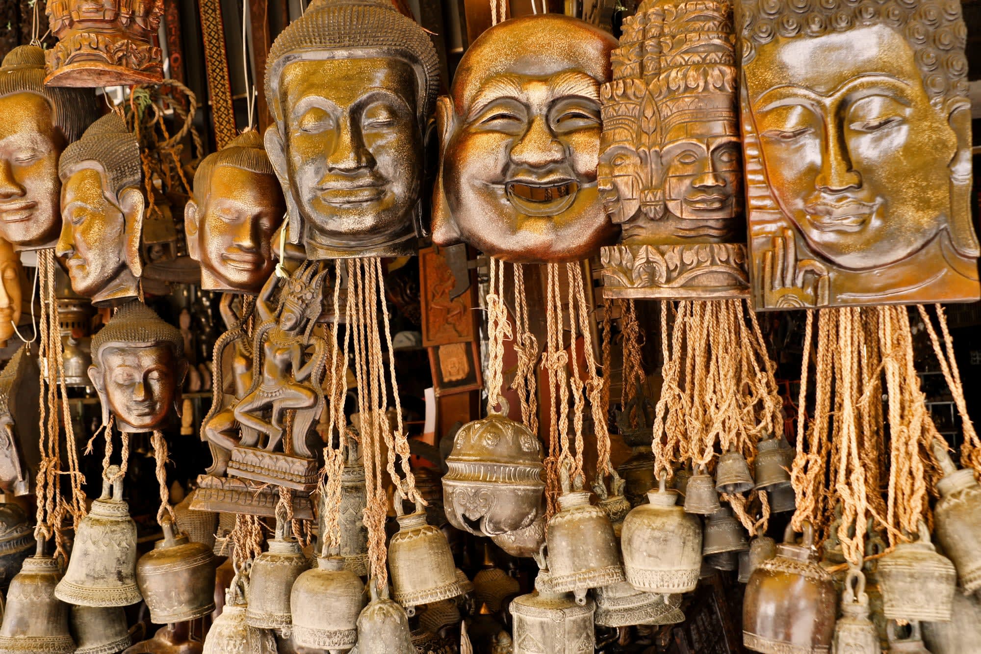 Klassisches Indochina: Kambodscha & Laos ab Phnom Penh: Kambodscha Siem Reap Buddhamasken