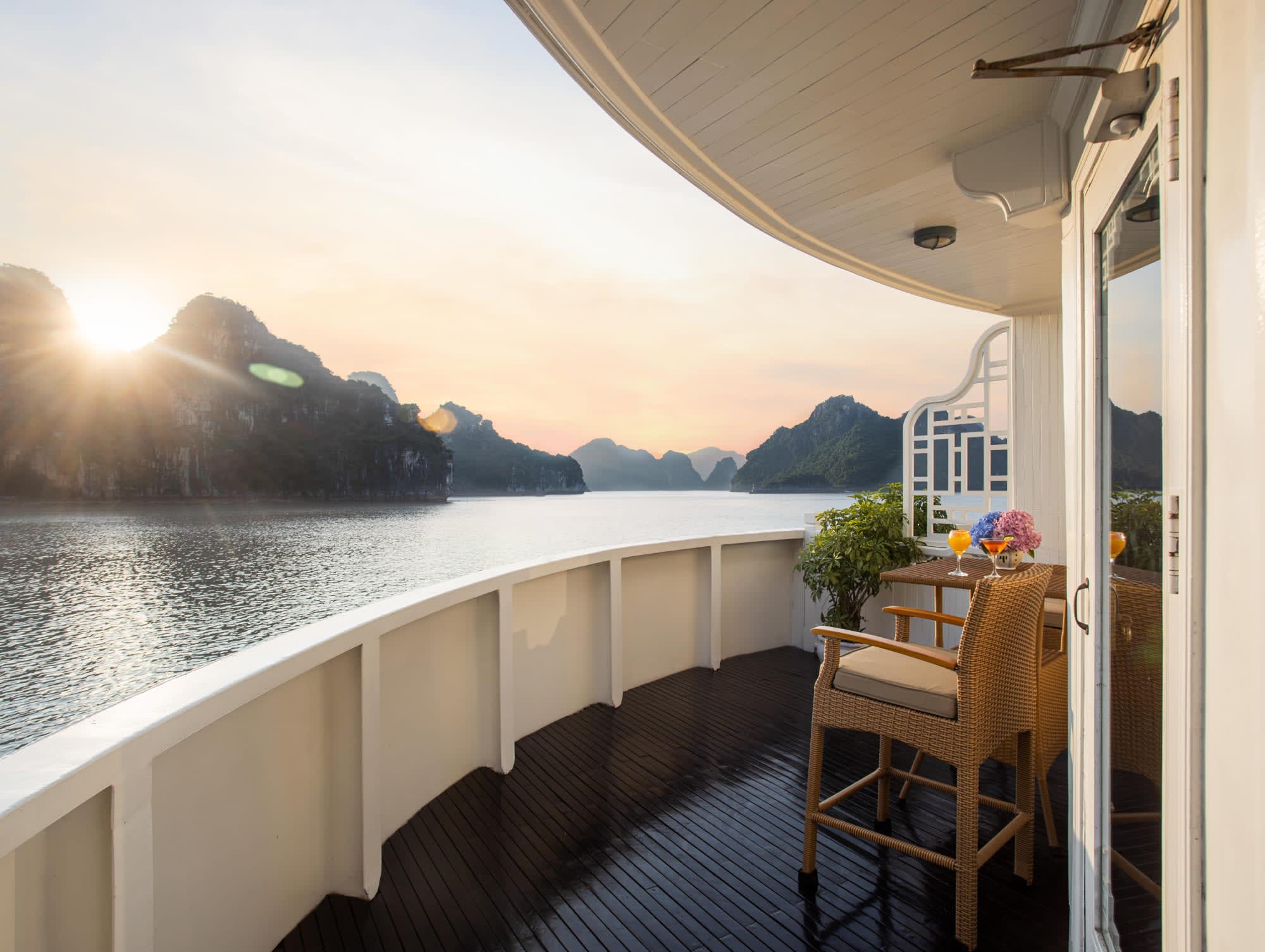 Lan Ha und Halong Bucht mit Au Co Cruise (2T/1N) ab Hanoi: Vietnam Au Co Cruise - Suite Balkon