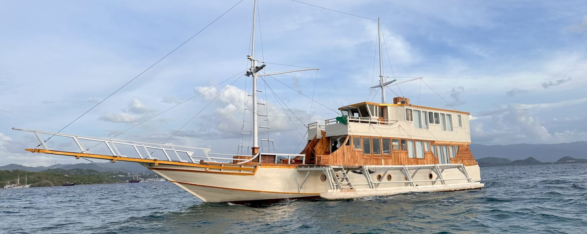 Inselparadies Komodo ab Labuan Bajo: Indonesien Schiff Zada Mega