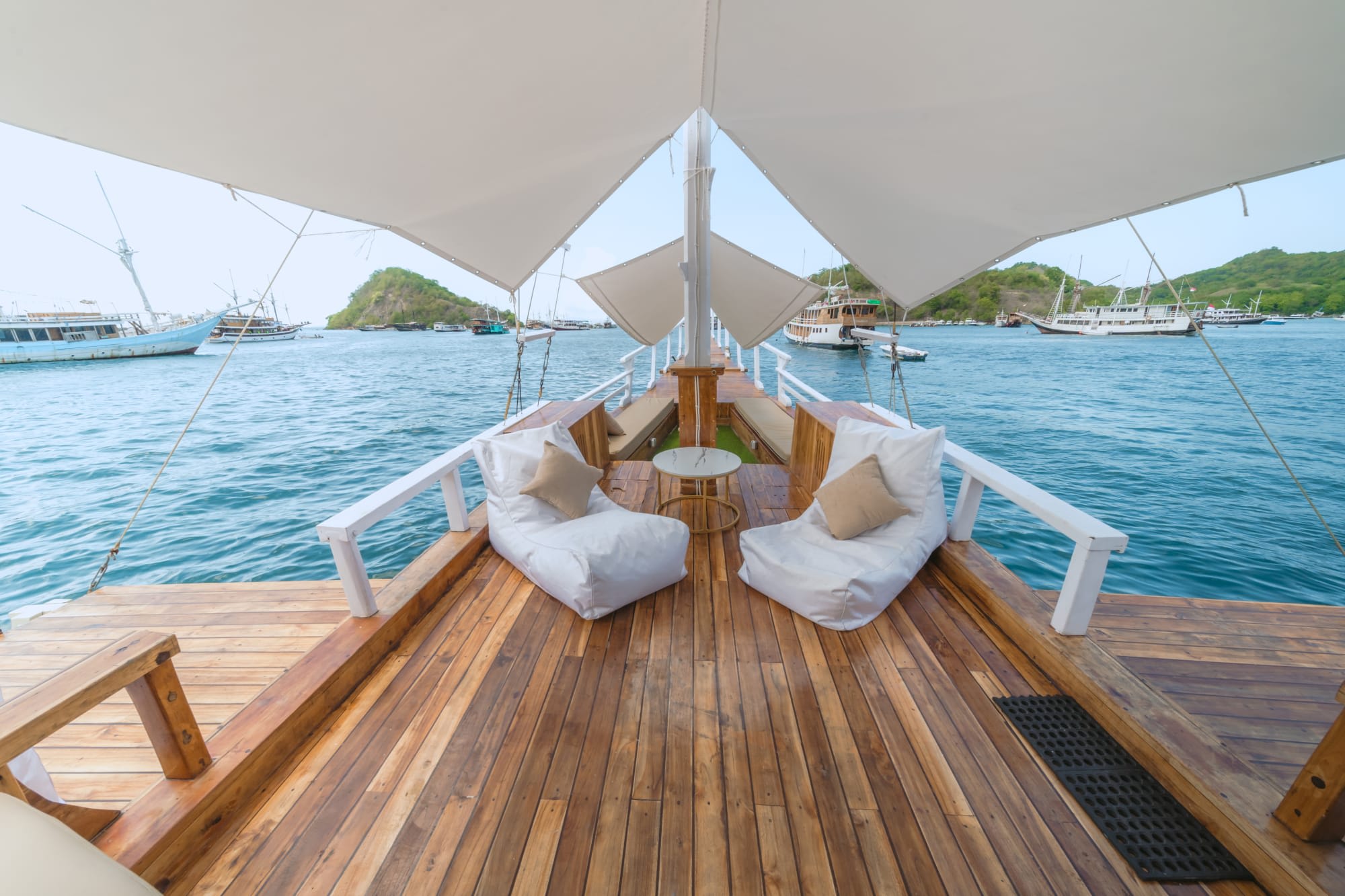 Inselparadies Komodo ab Labuan Bajo: Indonesien Schiff Zada Mega Deck