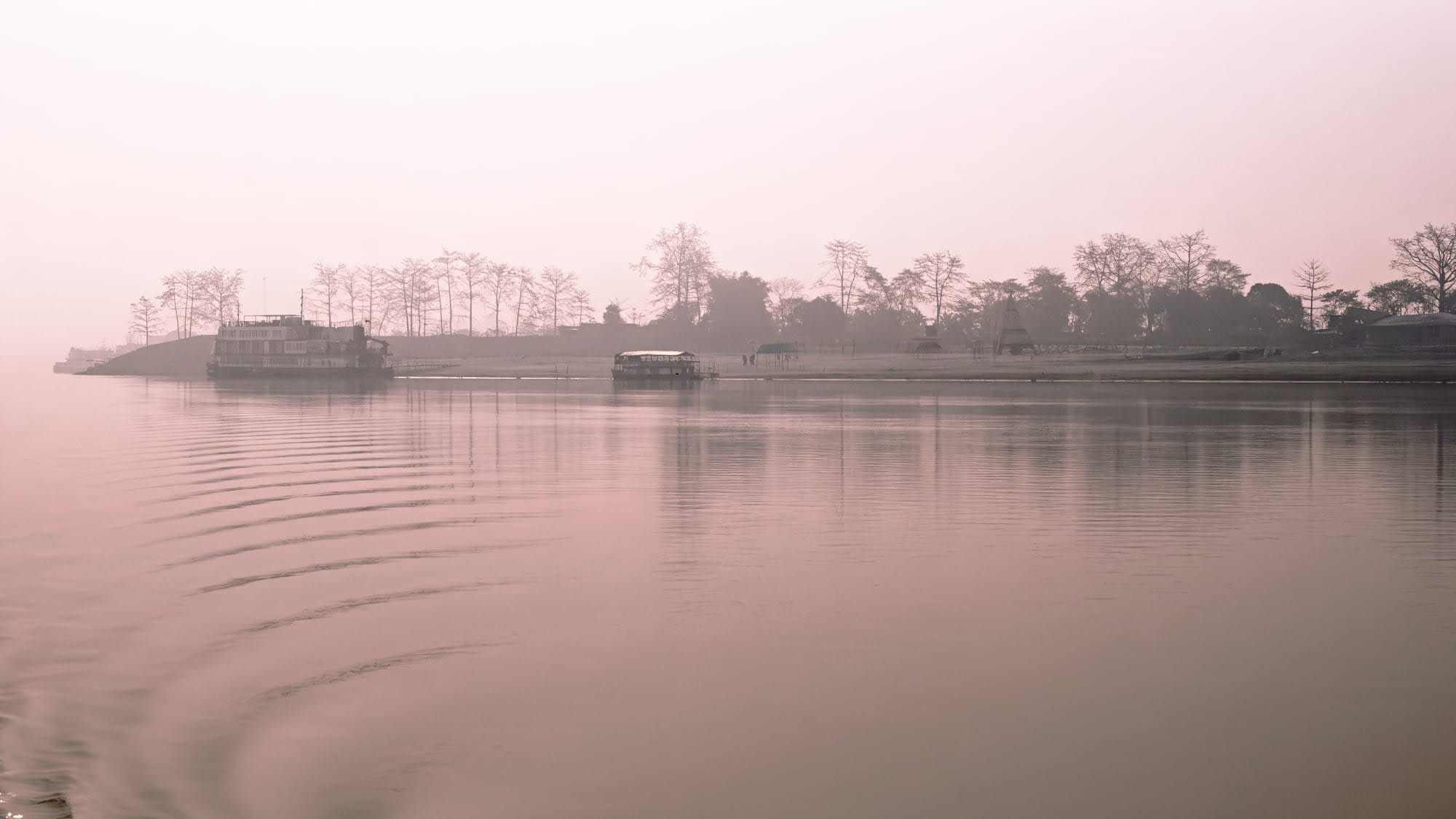 Magischer Brahmaputra ab Assam | Dibrugarh | Guwahati: Indien Brahmaputra Morgenstimmung