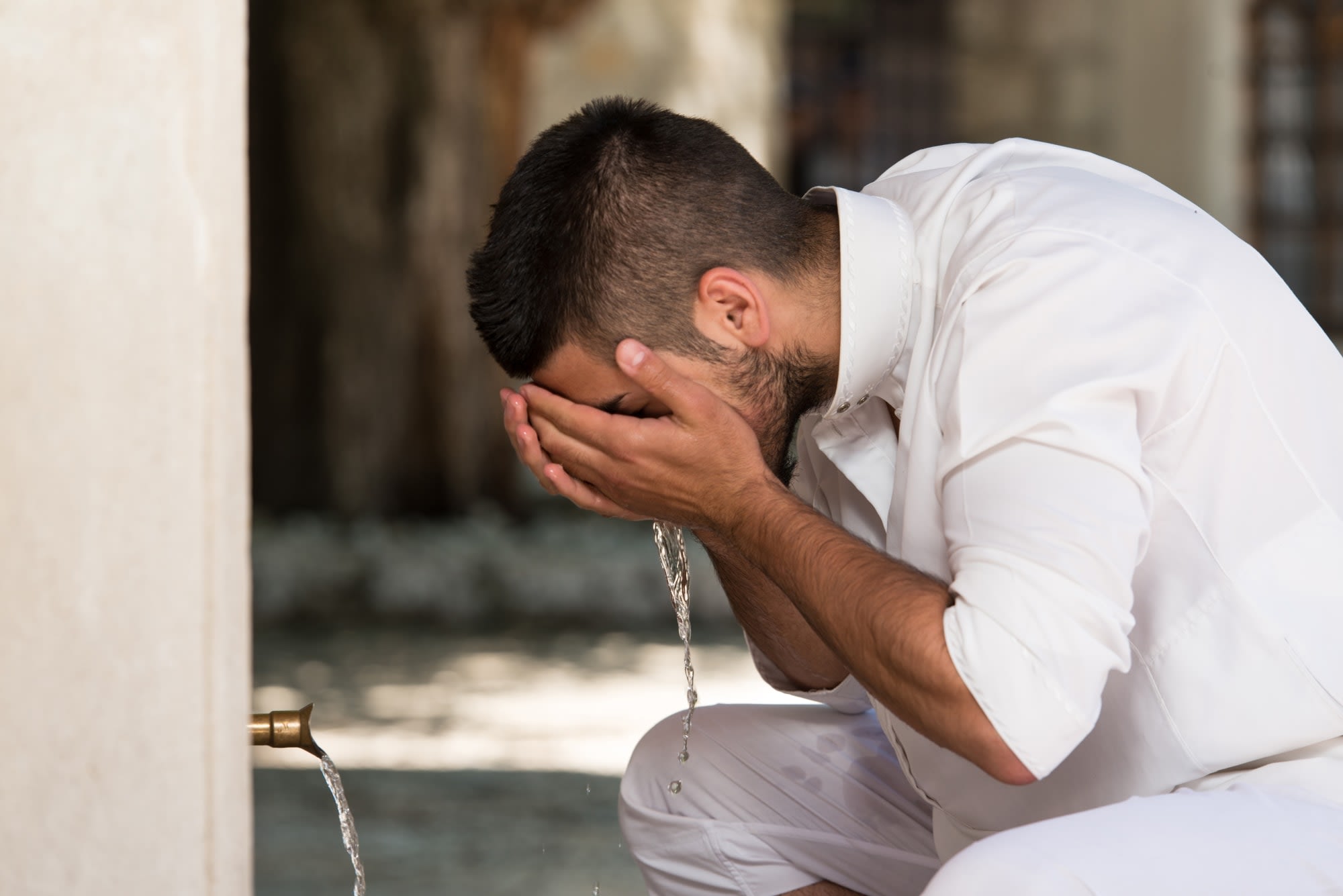Saudi-Arabien: Sagenhaftes Königreich ab Riad: Saudi Arabien religiöse Gesichtswaschung