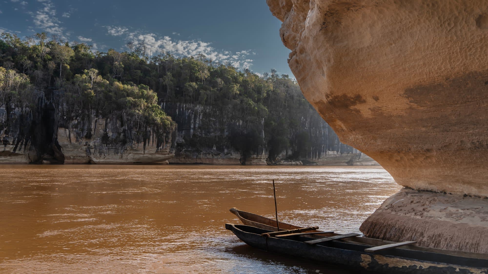 Morondava - Kleine & Große Tsingy ab Antananarivo: Madagaskar Fluss Manambolo