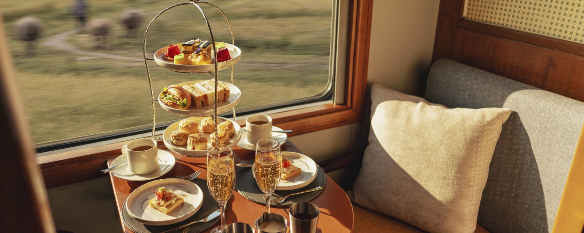 The Vietage by Anantara Luxury Railway Carriages ab Danang: Vietnam The Vietage