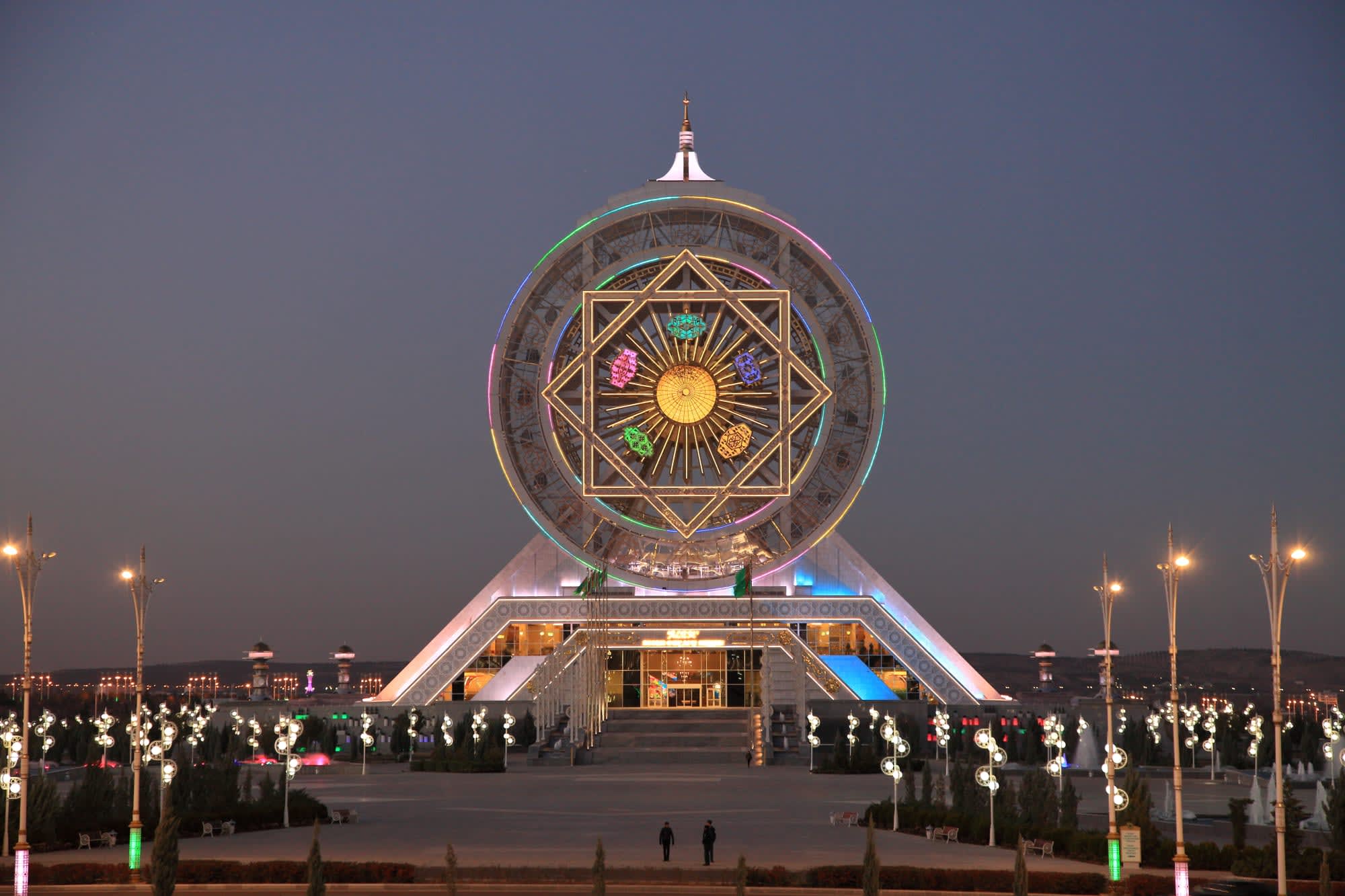 Reise ins Herz der Seidenstraße ab Taschkent: Turkmenistan Aschgabat Riesenrad