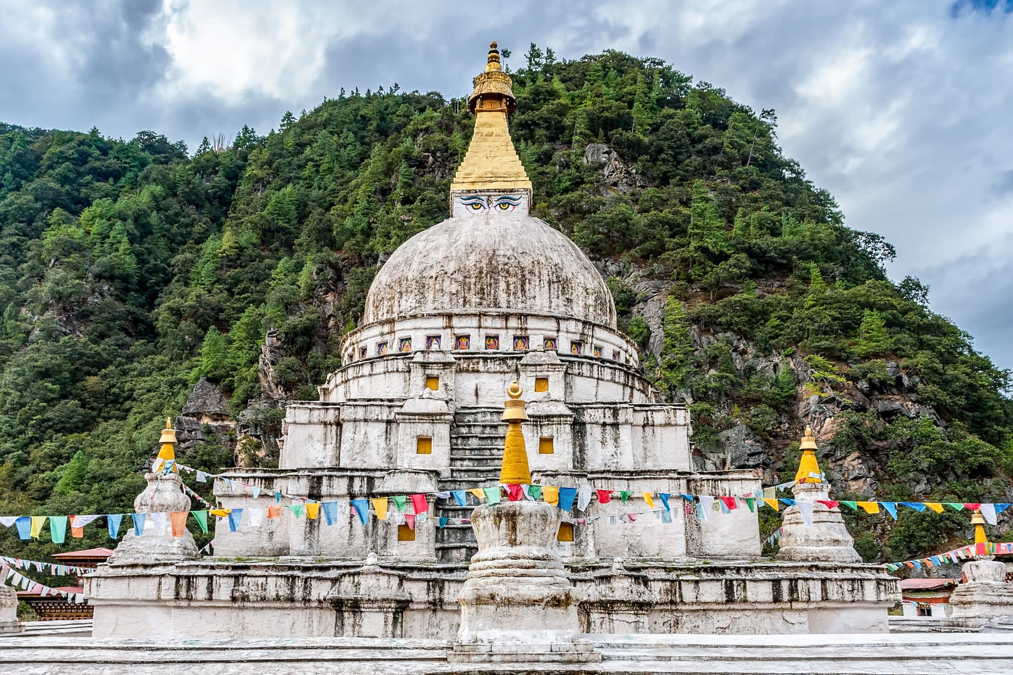 Authentisches Bhutan von Ost nach West ab Paro: Bhutan Chorten Kora in Trashi Yangtse