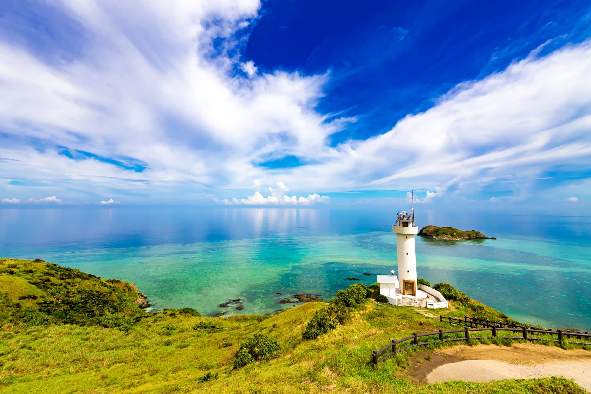 Okinawa Island Escape: Japan Okinawa Leuchtturm