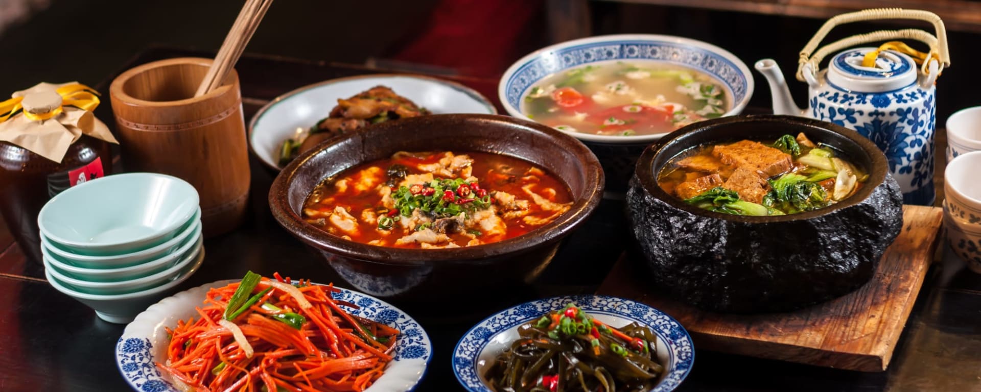 Mit dem Schnellzug von China nach Laos ab Chengdu: China Chinesisches Essen