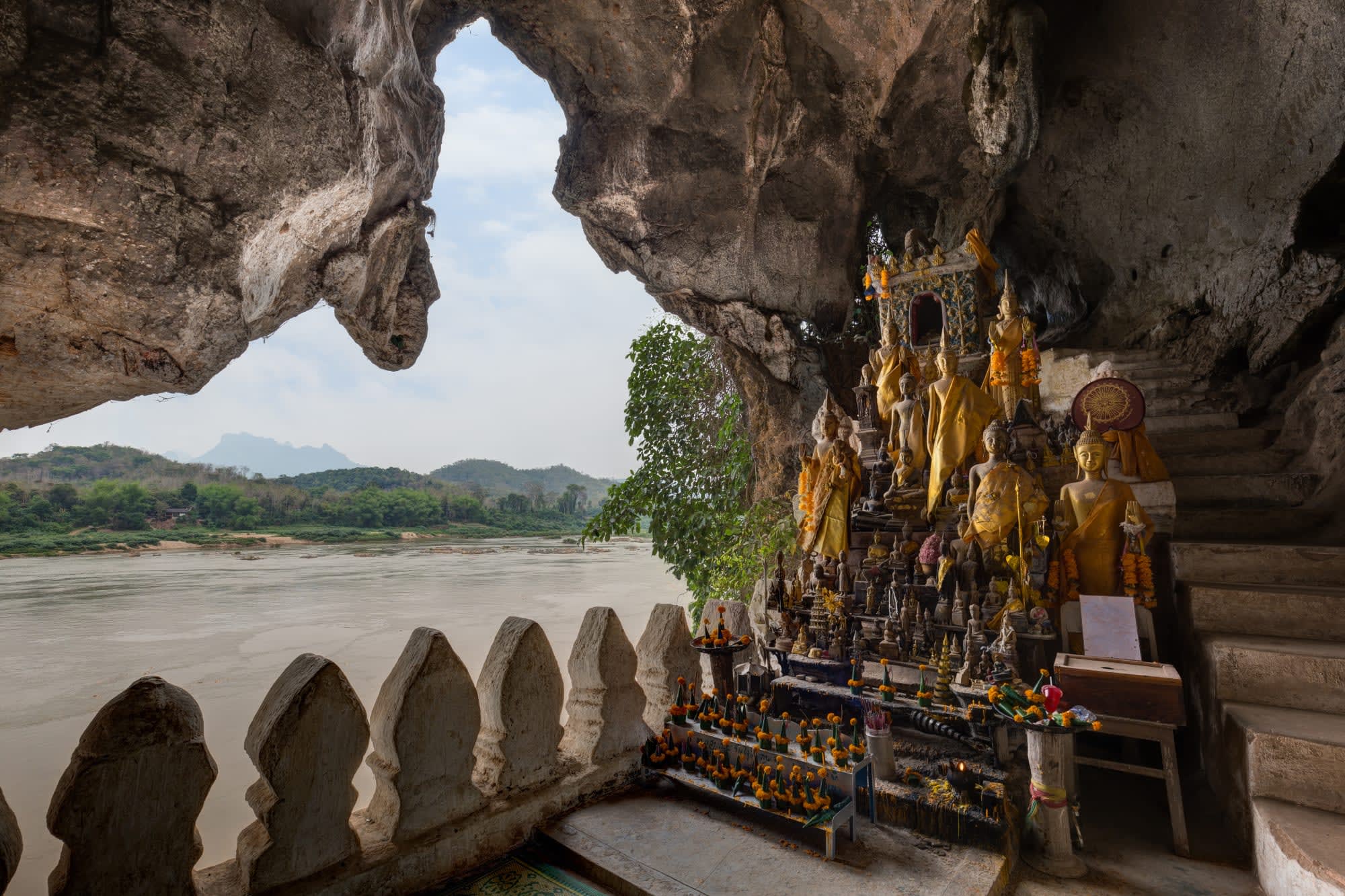 Mit dem Schnellzug von China nach Laos ab Chengdu: Laos Pak Ou Höhle