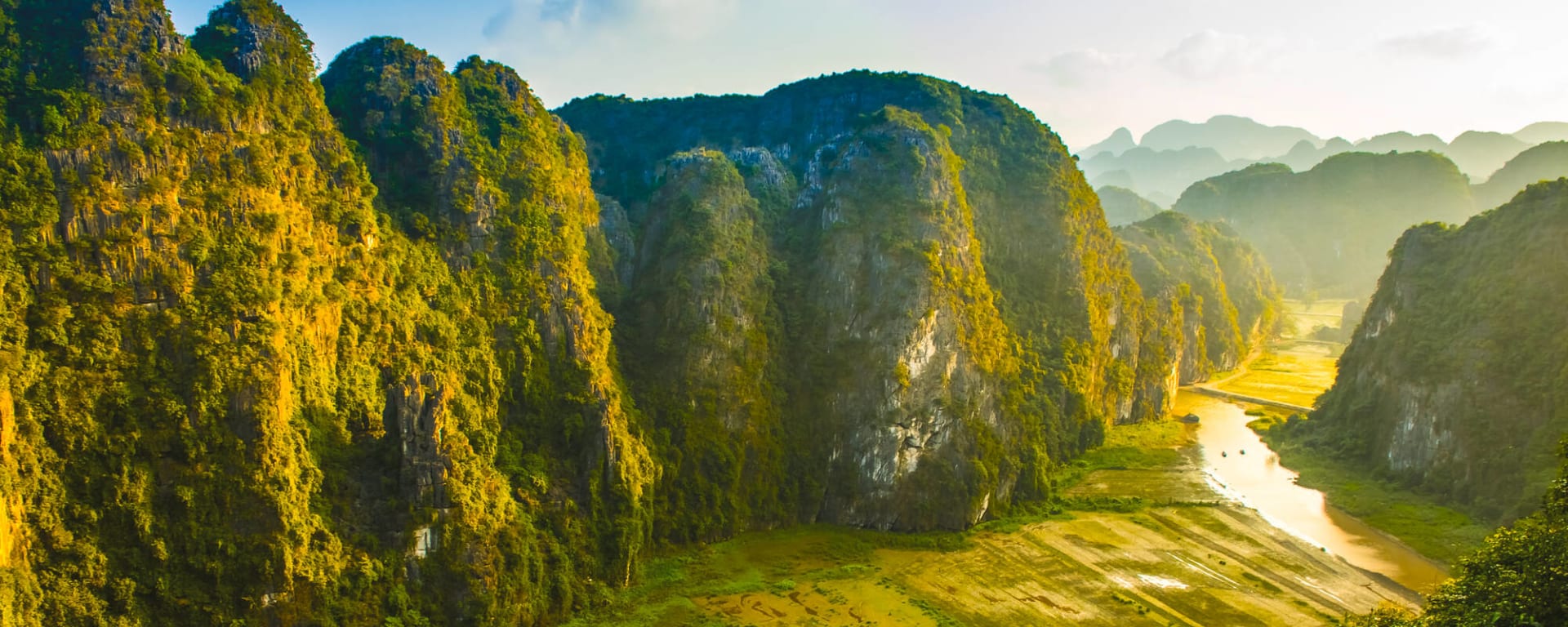 Zwischen Reisterrassen und Kalksteinfelsen ab Hanoi: Vietnam Ninh Binh