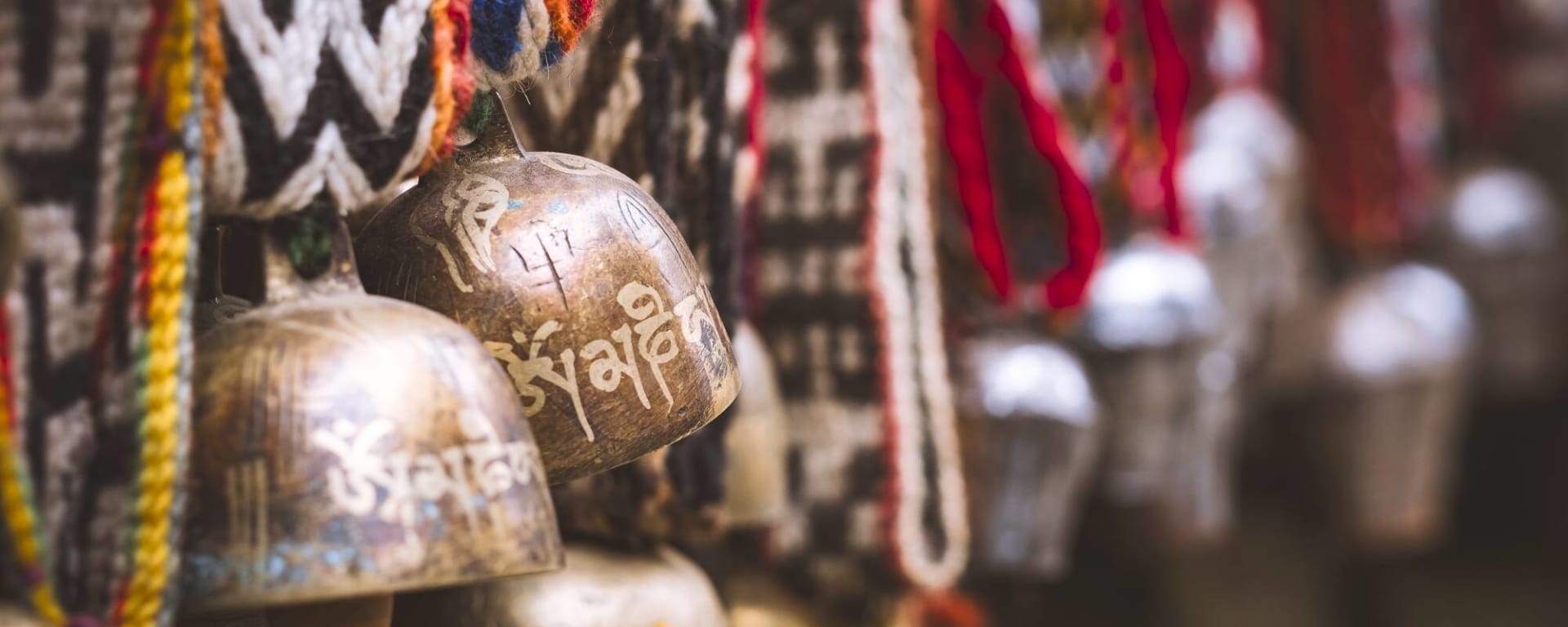 Nepal Deluxe - Himalaya, Königsstädte & Dschungel ab Kathmandu: Nepal Traditionelle Yak Glocken