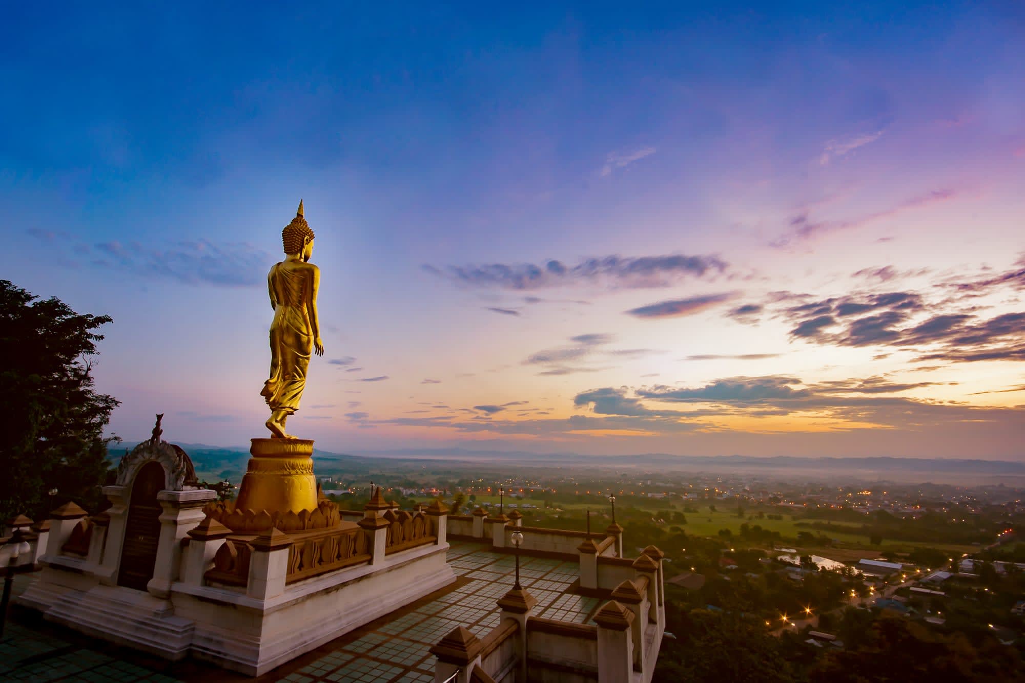 Wo Berge flüstern - eine Reise zu den Geheimnissen Nordthailands ab Nan: Nordthailand Nan Wat Phra That Khao Noi