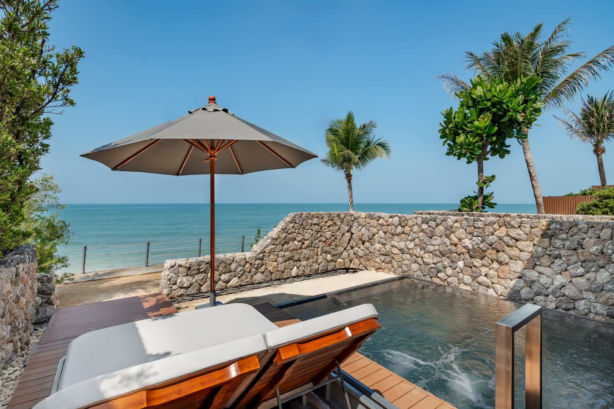 Casa de la Flora in Khao Lak: Beachfront Pool Villa 5