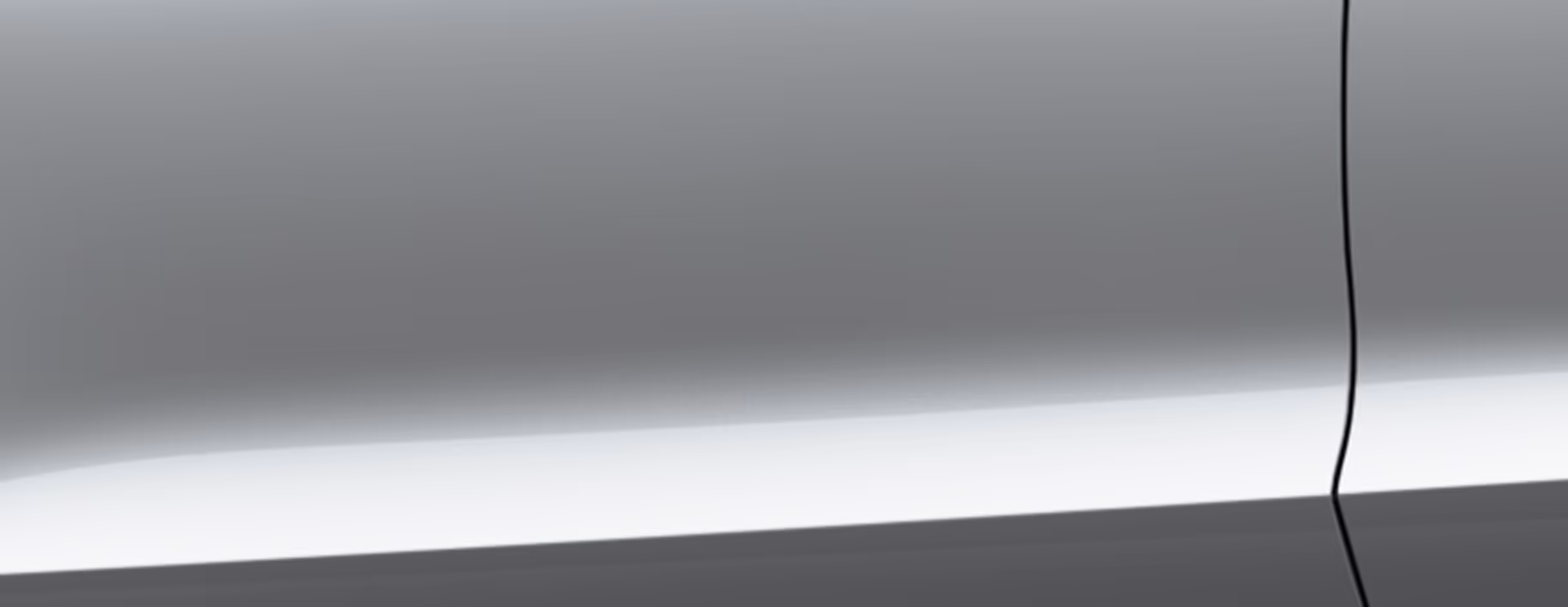 Eine minimalistische Detailaufnahme zeigt einen Ausschnitt der Karosserie des Škoda Kamiq Balance in der Lackierung Moon-Weiß Perleffekt. 
