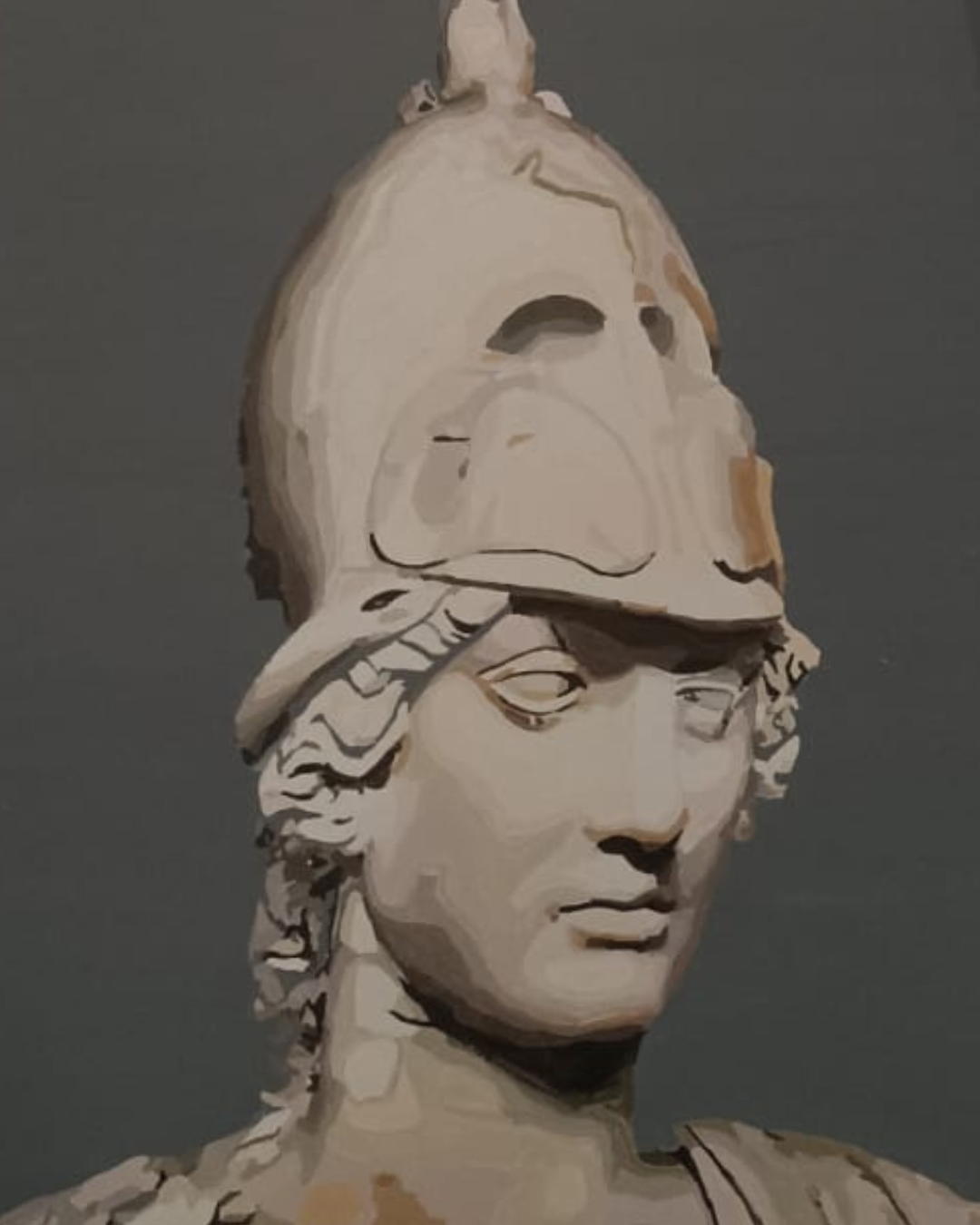 Statue en pierre d'un guerrier antique portant un casque orné.