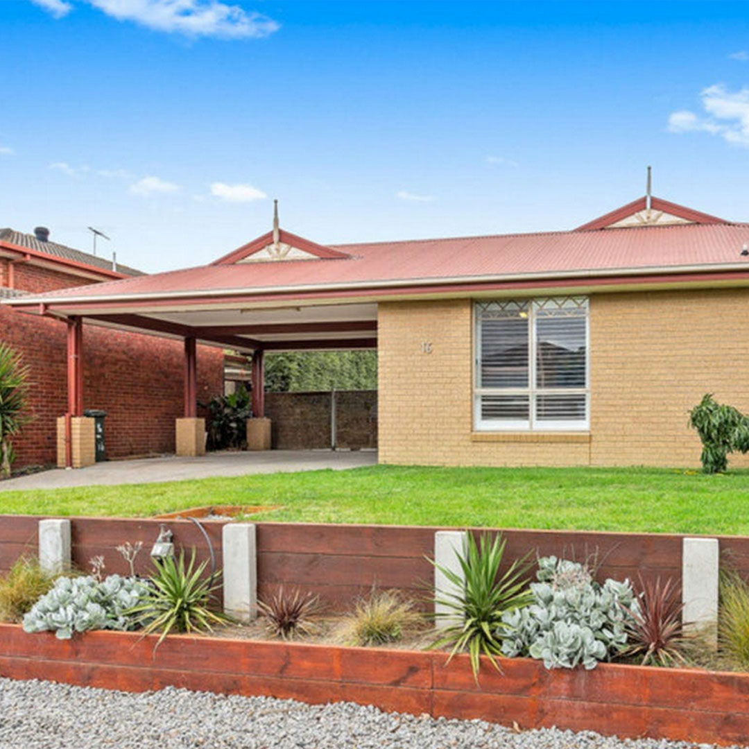Retaining wall with concrete and wooden panels