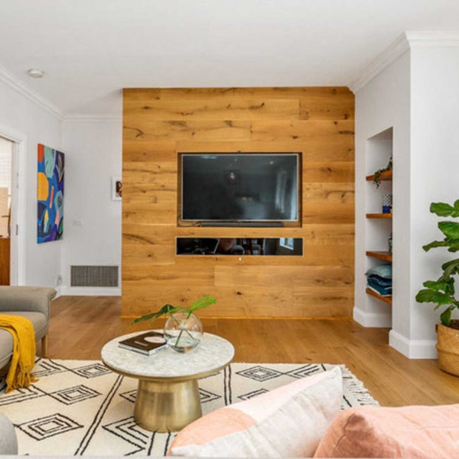 Retaining wall with concrete and wooden panels