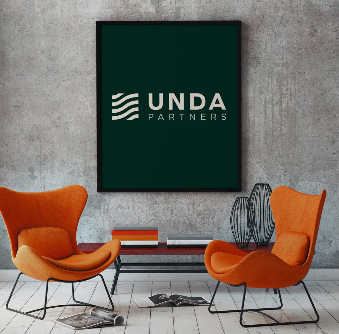 Identité visuelle UNDA PARTNERS dans un espace de réception
