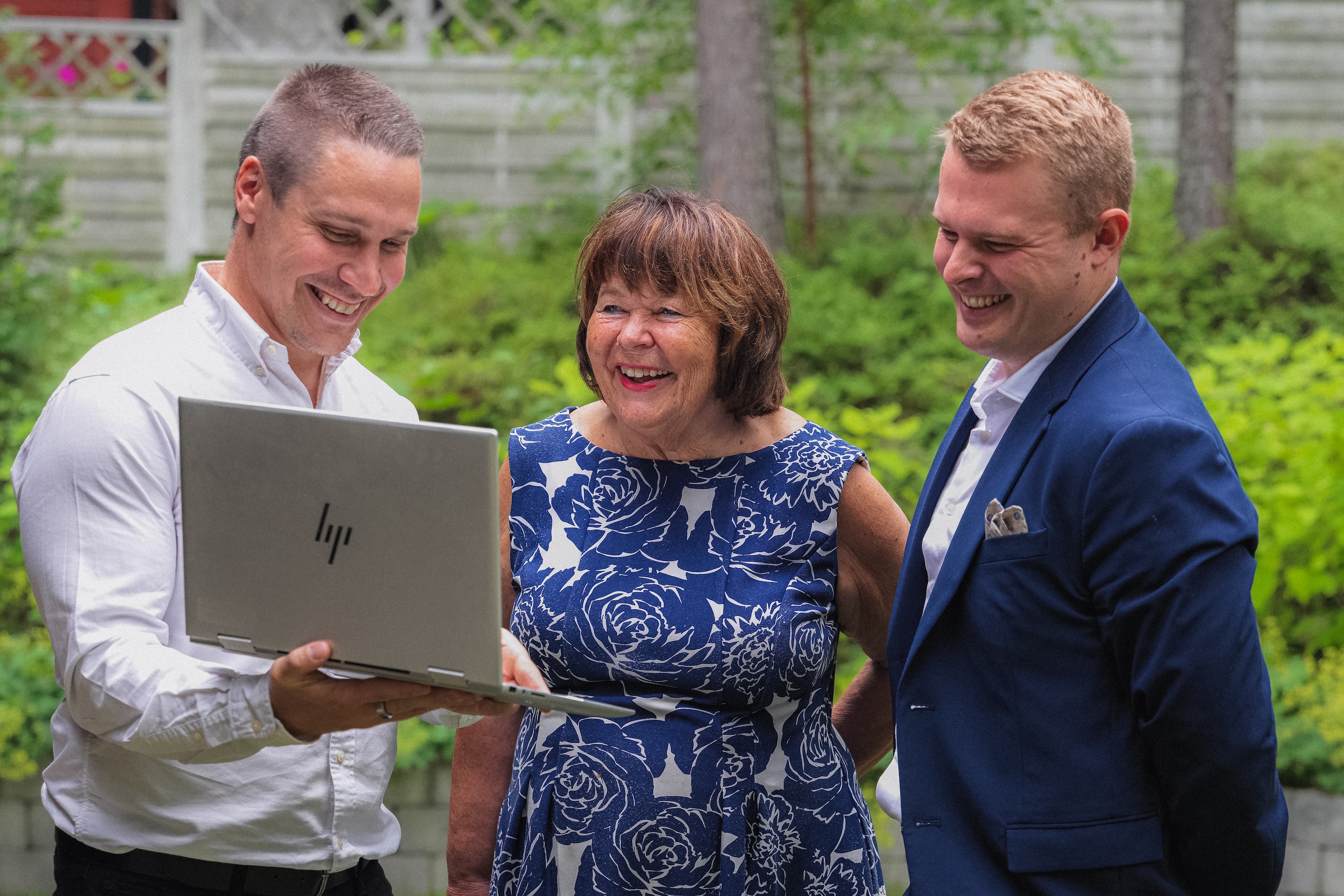 The professional team of Westmusa Tax and Accounting services outside.