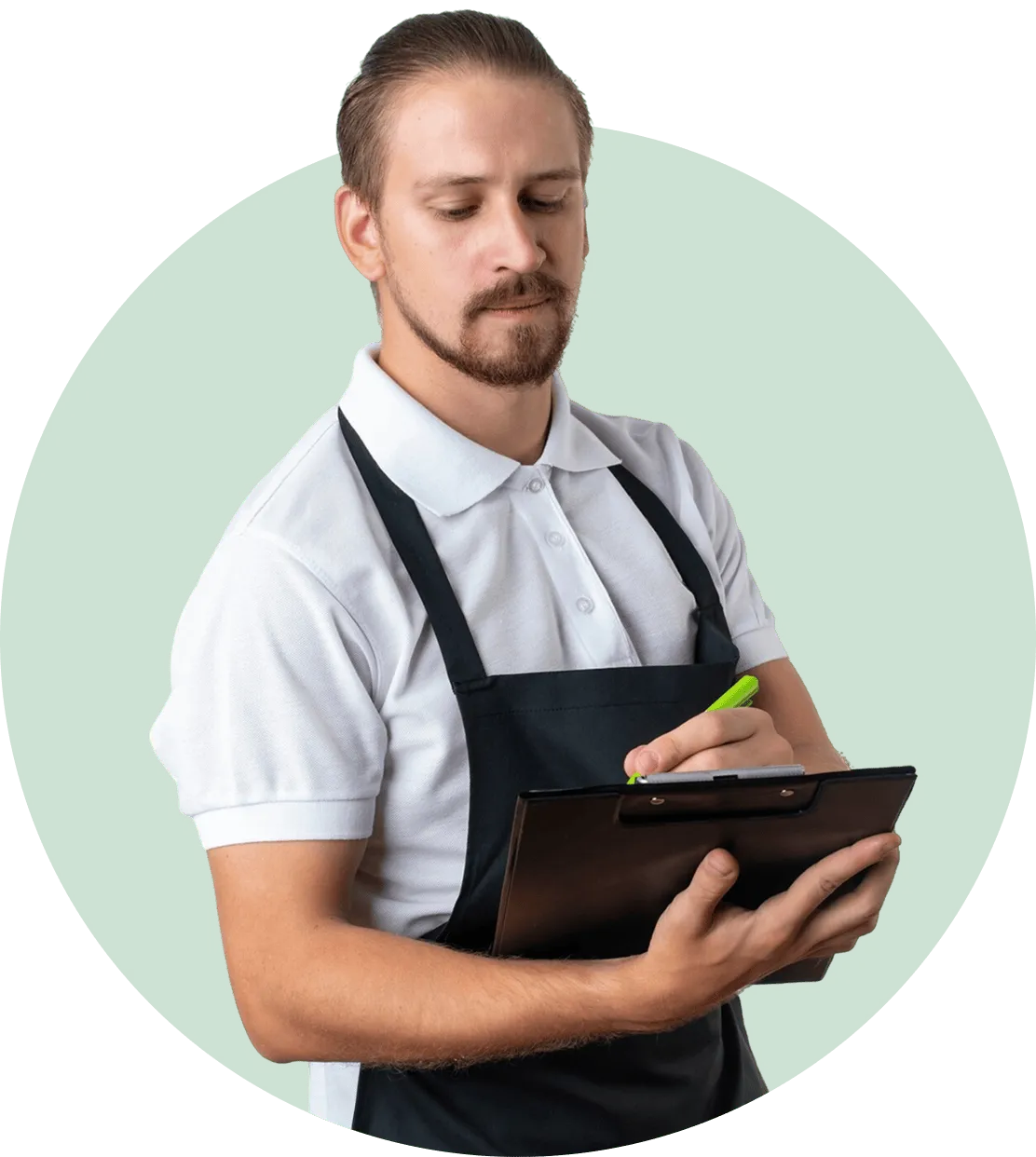 Consultant prenant des notes sur une tablette.