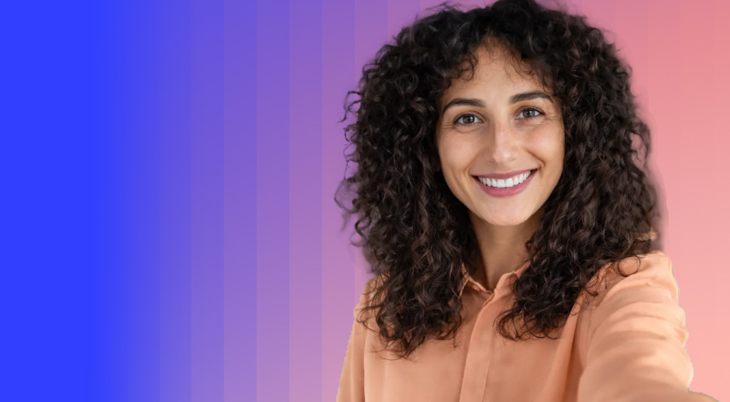 Eine lächelnde Frau.