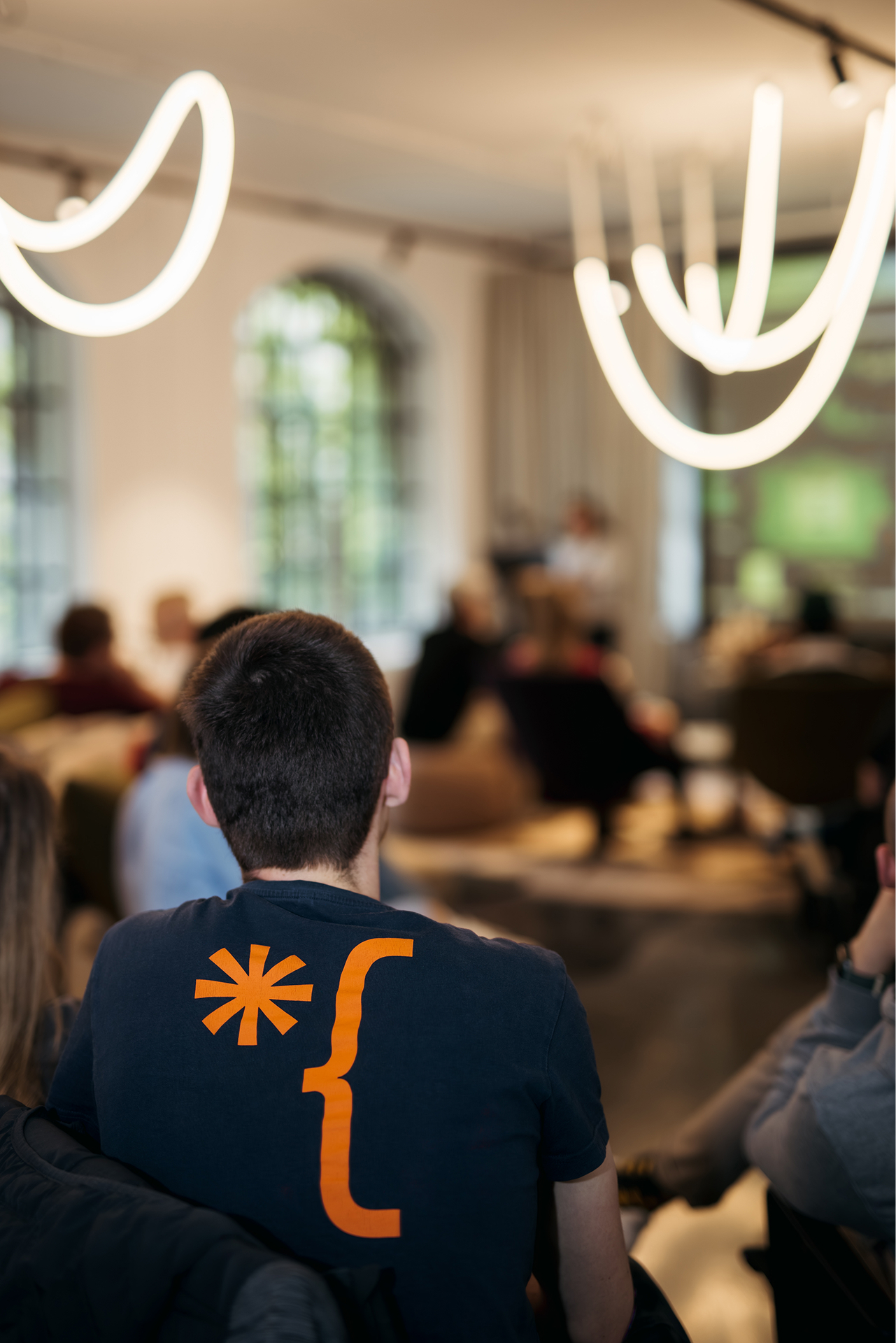 allaboutapps Entwickler im Büro - Backend und DevOps