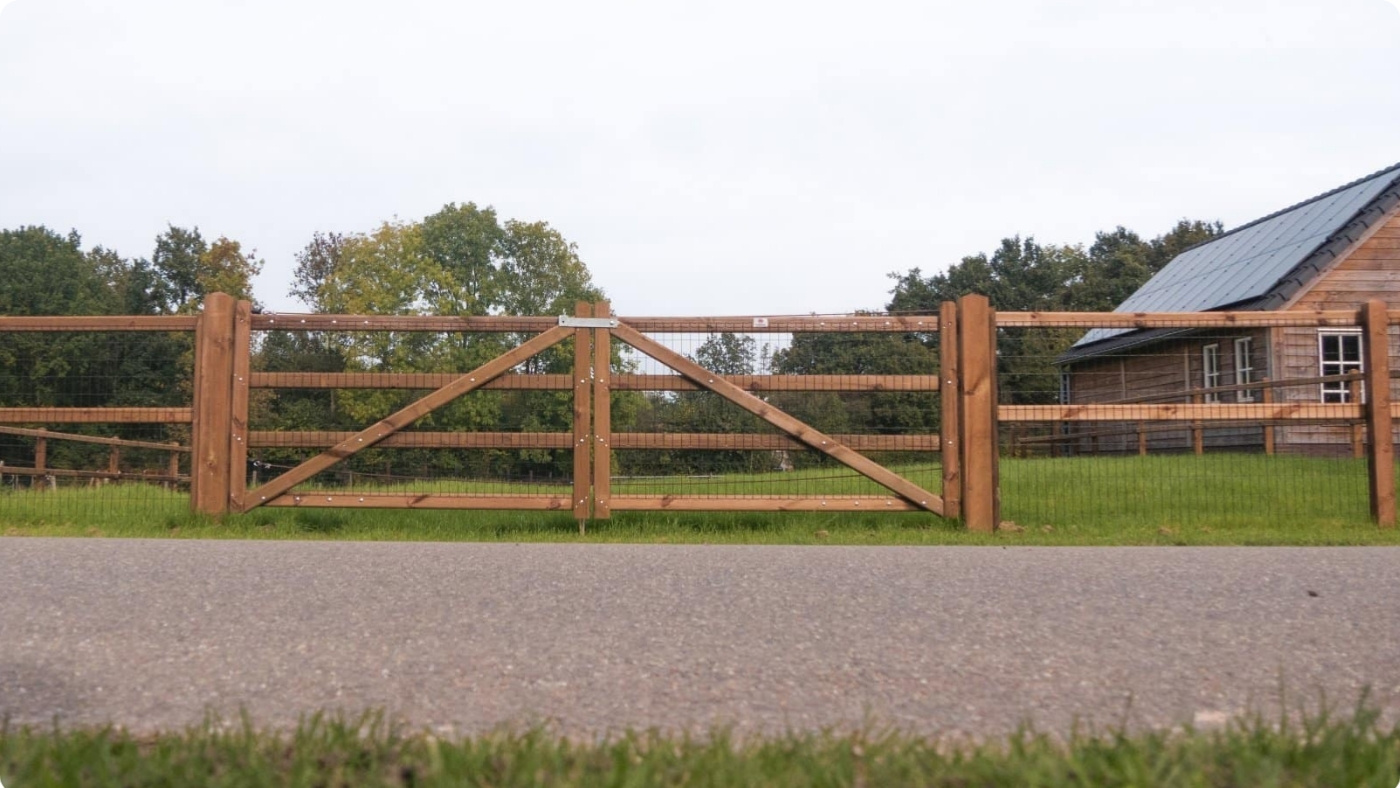 Tuingaas afrastering voor honden — hondenomheining GB Omheining