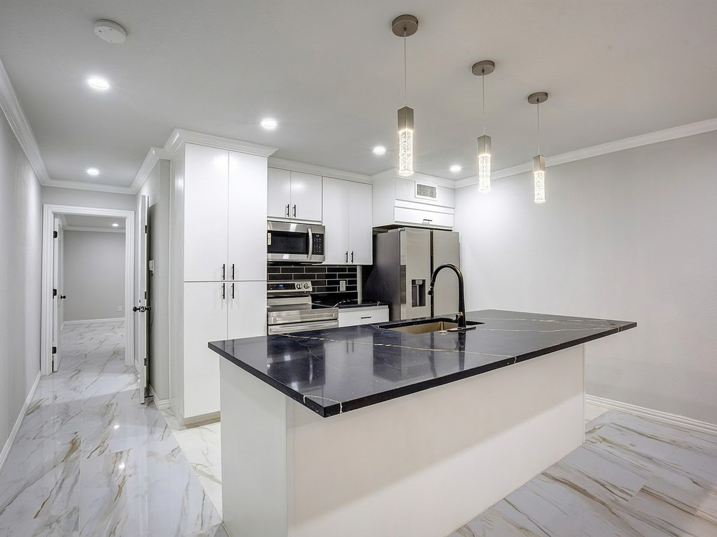 One-Bedroom Condo in Oaklawn