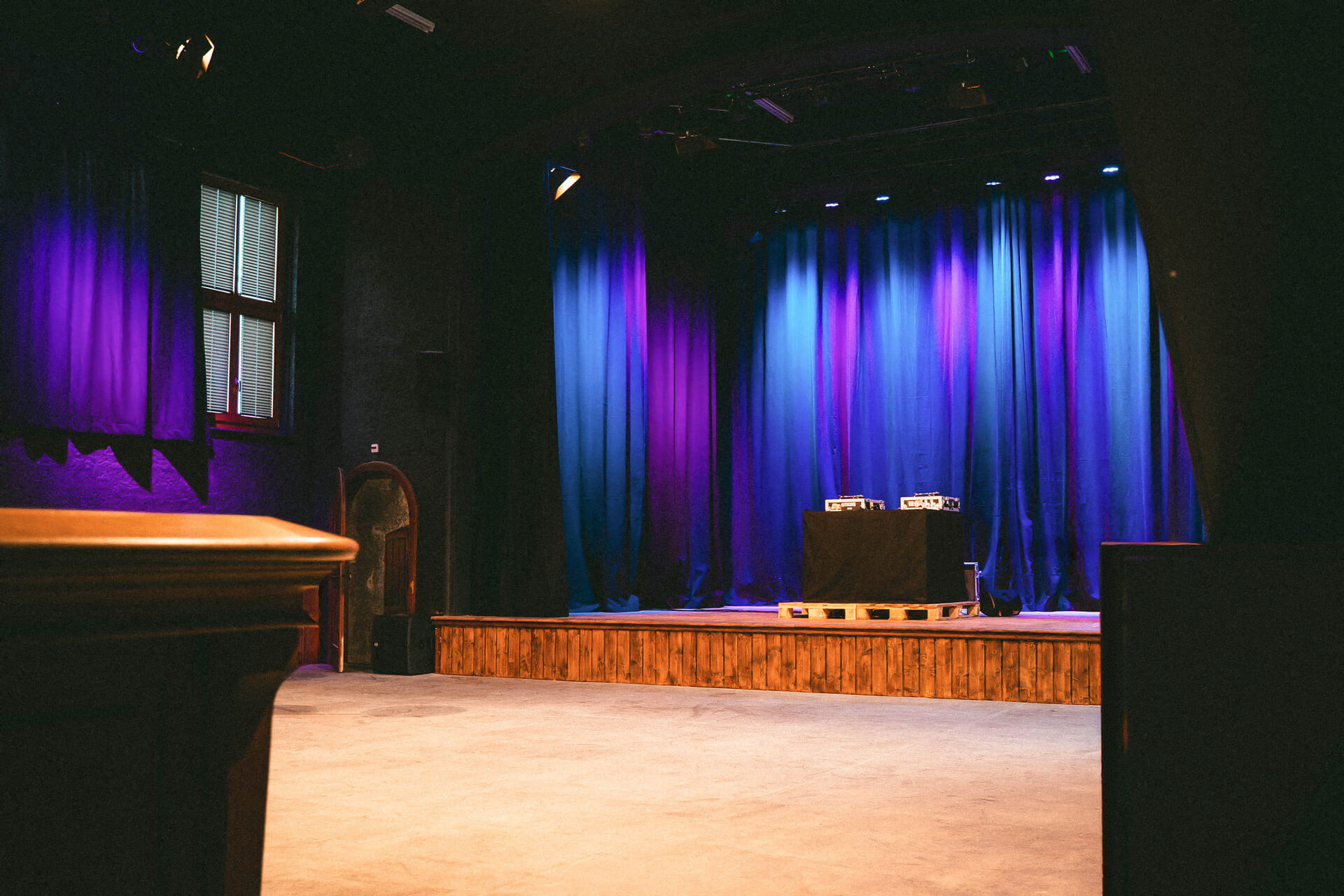 Die Bühne im Hirschen Sarnen, dem neuen Kulturlokal in Obwalden.
