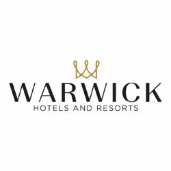Logotipo de Warwick Hotels and Resorts con una corona dorada encima del texto.