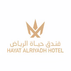 Logotipo del hotel Hayat Alriyadh con texto en árabe y en inglés.