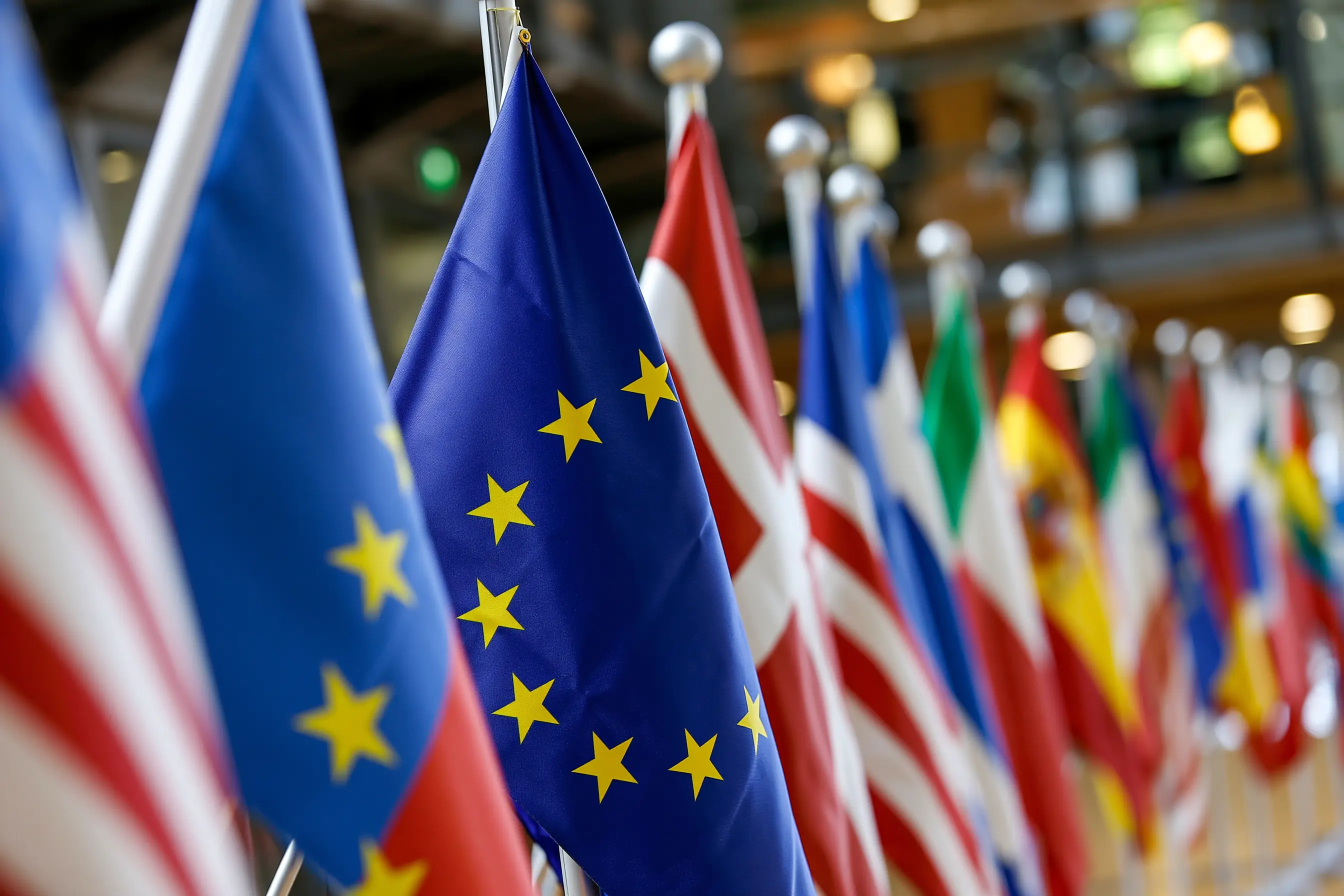 parlement Bruxelle drapeaux internationales EU