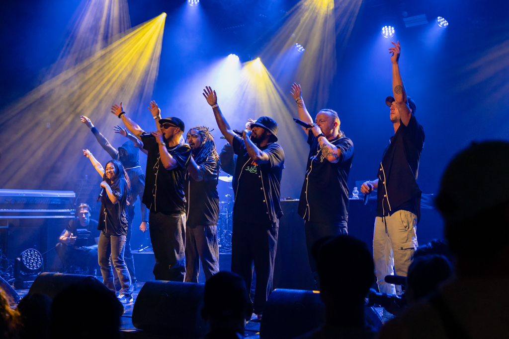 Foto van de Gooische Woordenaars on stage