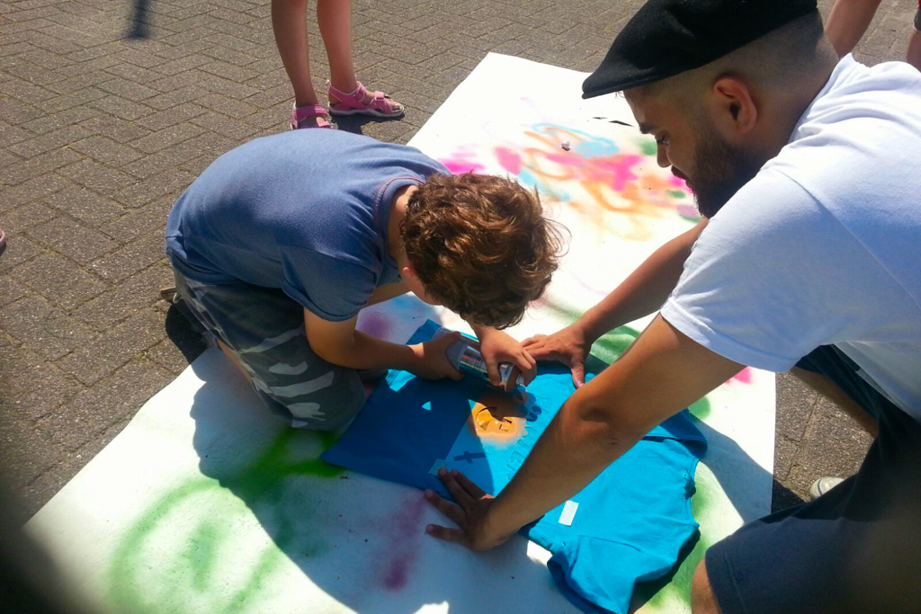 Foto van een graffiti workshop van Dynamic Arts