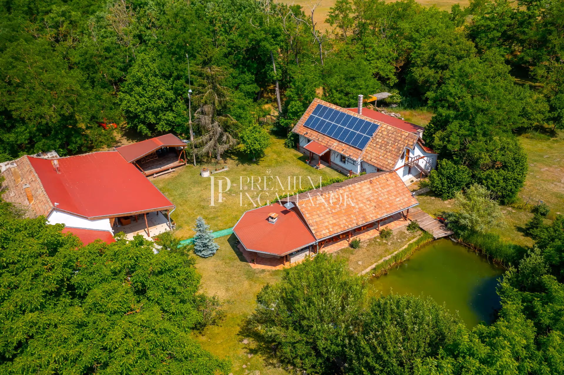 2378 Pusztavacs - Vendéglátóhely, egy közel 10 hektáros erdő közepén