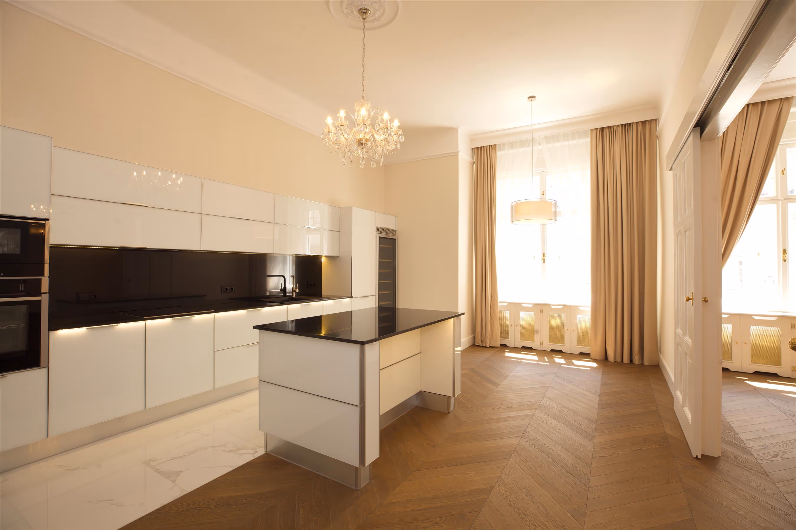  Budapest 5. kerület - Luxus nagypolgári lakás a Petőfi Sándor utcában