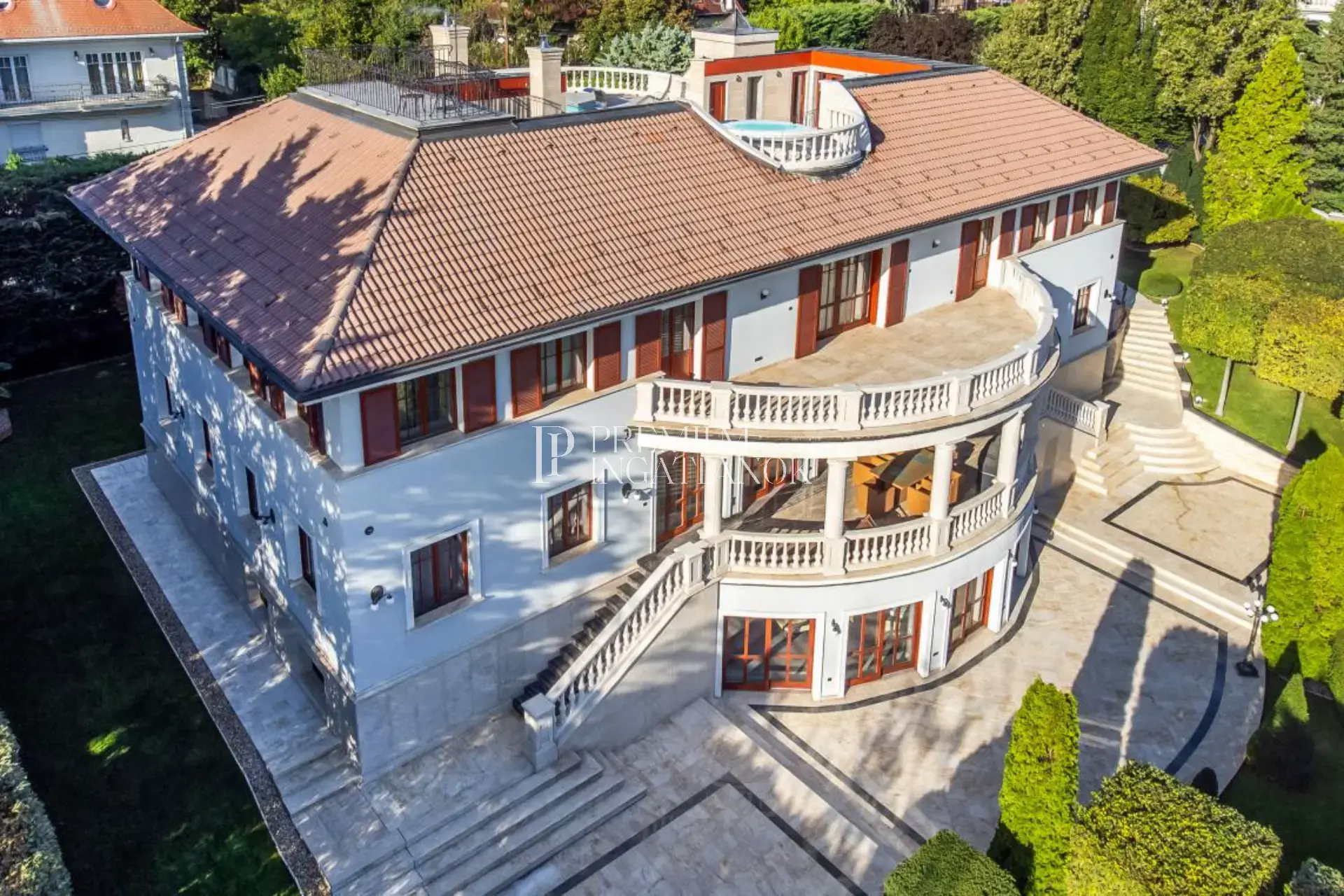 1025 Budapest -Klasszikus luxus újracsomagolva – Szemlőhegyi Villák