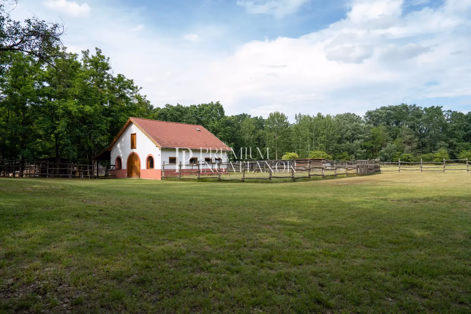 Debrecen közelében - Erdei kúria és lovasbirtok 