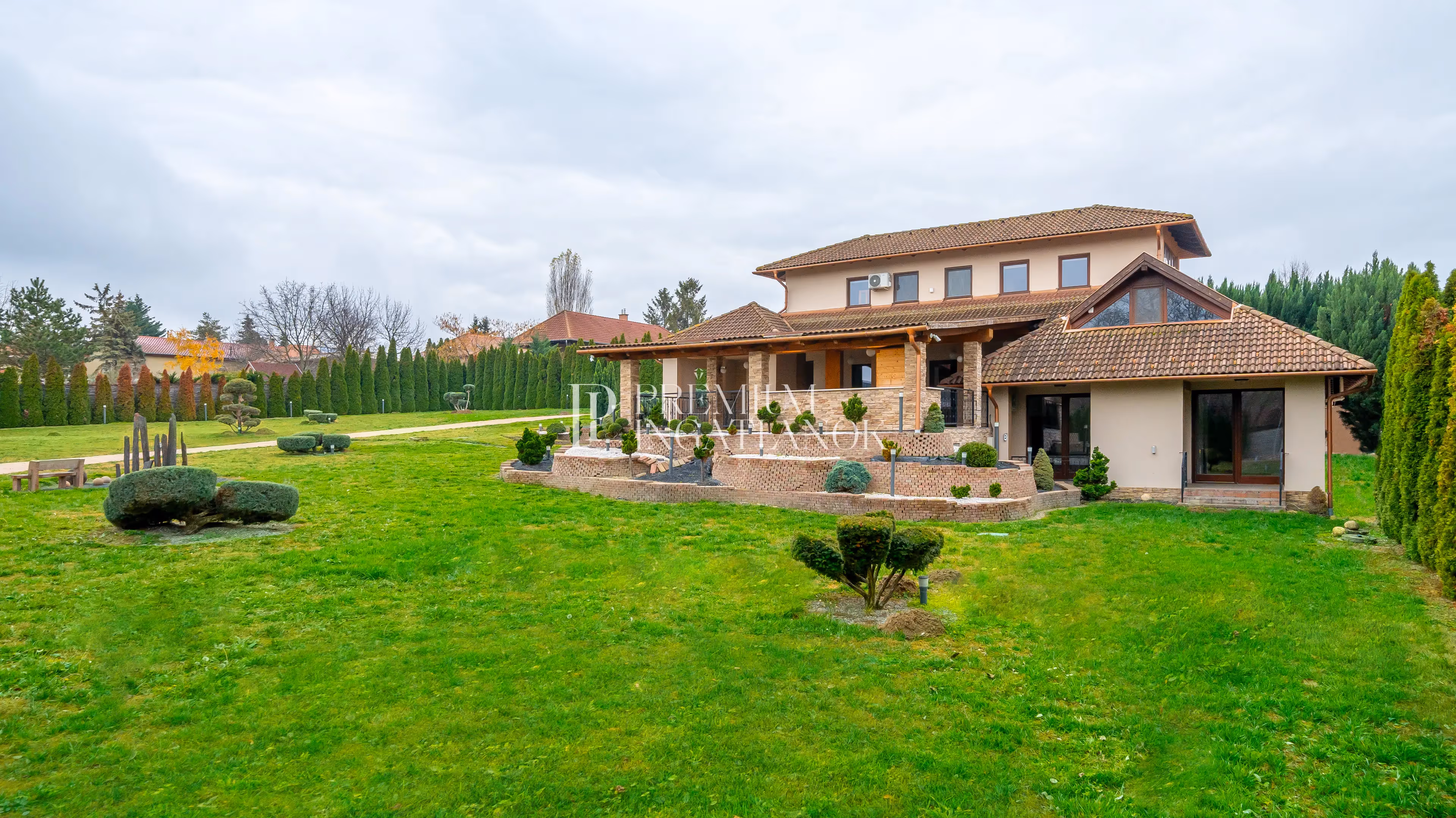 2146 Mogyoród - Eladó birtok három, egymással határos helyrajzi számon