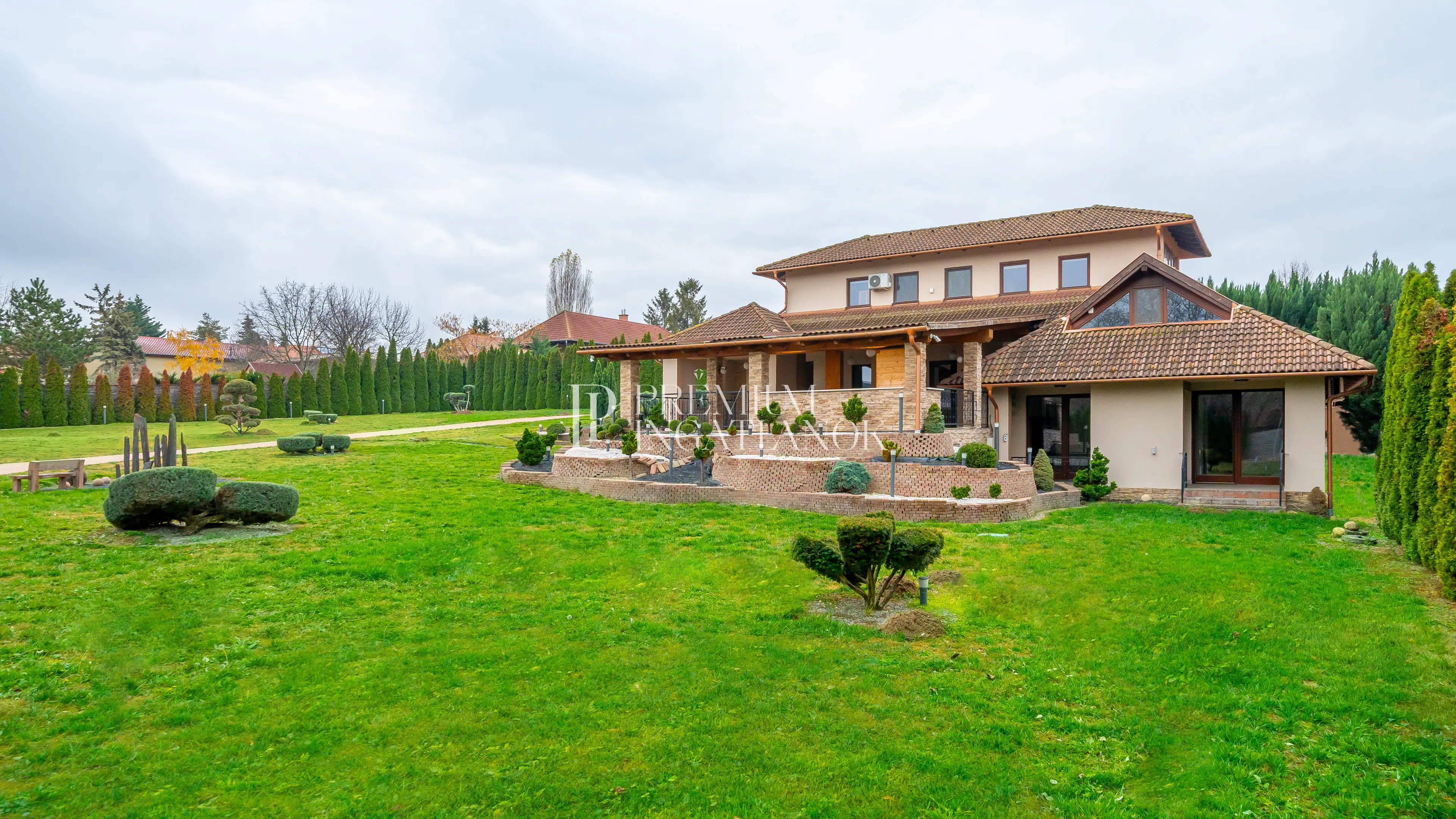 2146 Mogyoród - Eladó birtok három, egymással határos helyrajzi számon