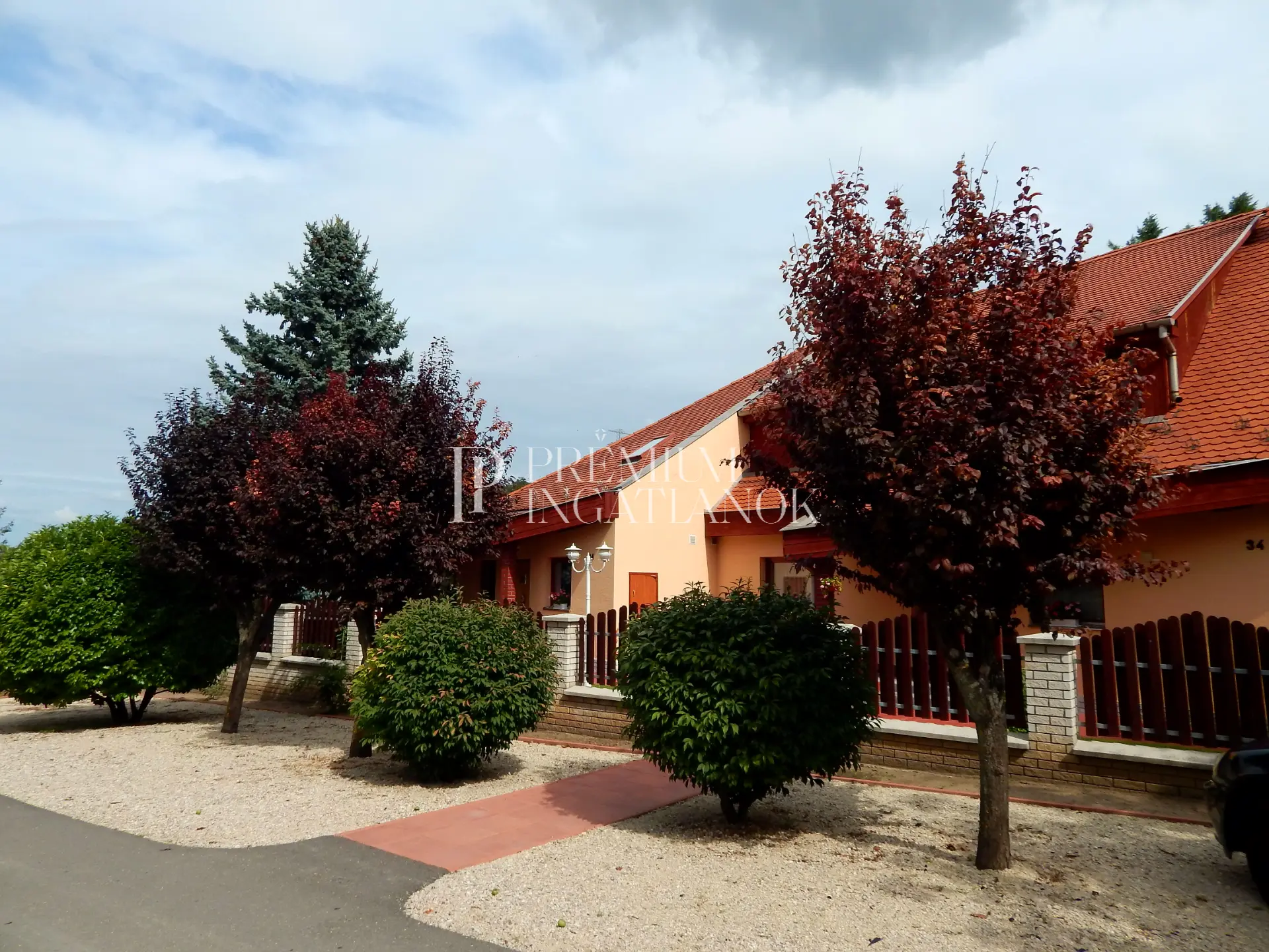 2400 Dunaújváros - Kivételes elegancia és kétgenerációs luxus
