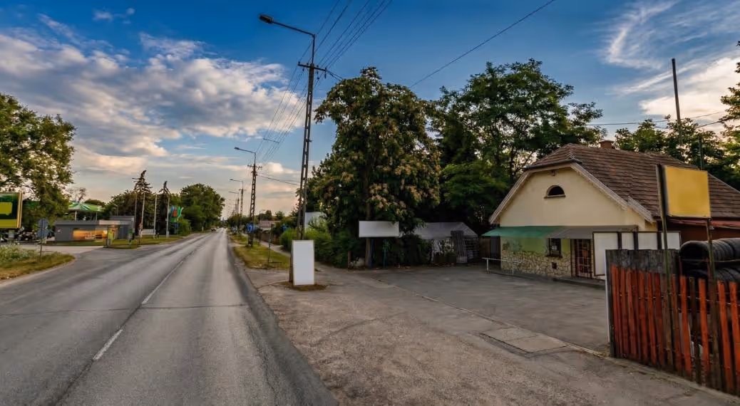 6000 Kecskemét  - 688 m² telekrész + ~70 m² üzlet