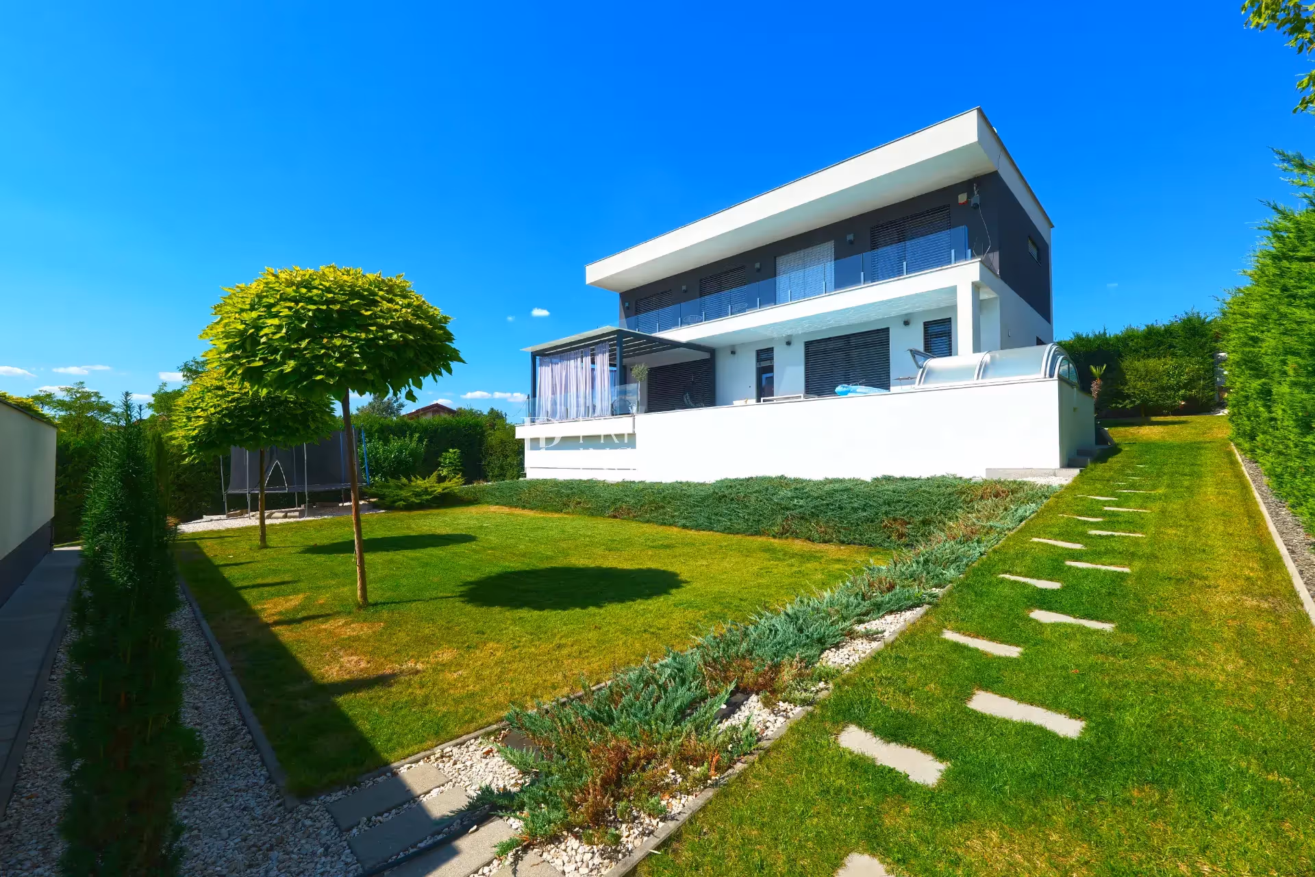 2600 Vác - Prémium minimál villa, tudatosan megtervezett luxus otthon