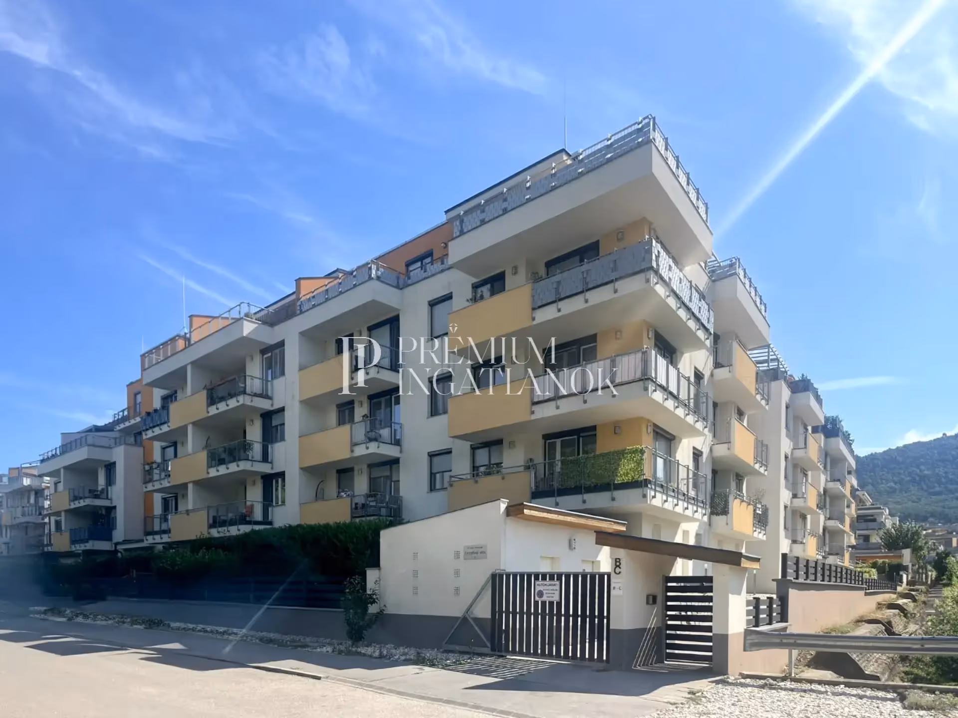 Budapest 3. kerület  - Modern, újszerű lakás Óbudán, a Testvérhegyen